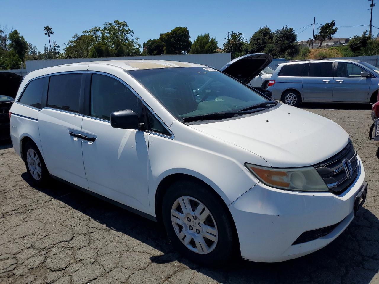 2011 Honda Odyssey Lx White vin: 5FNRL5H20BB021520