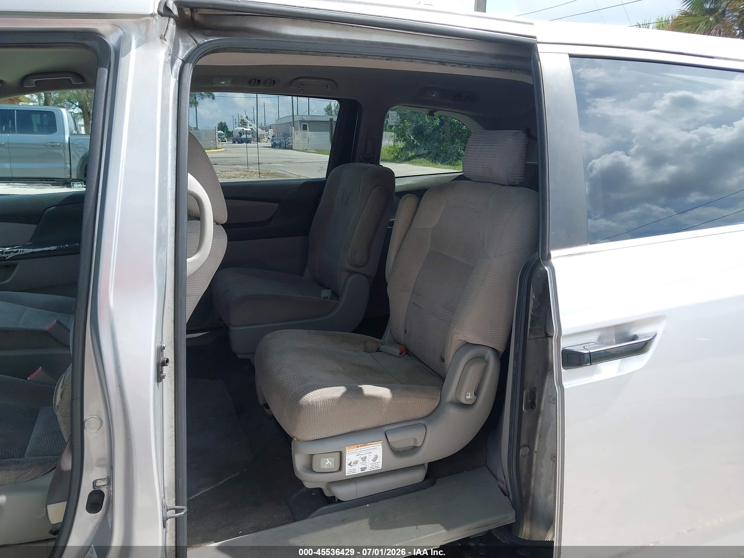 2012 Honda Odyssey Lx Silver vin: 5FNRL5H20CB012723