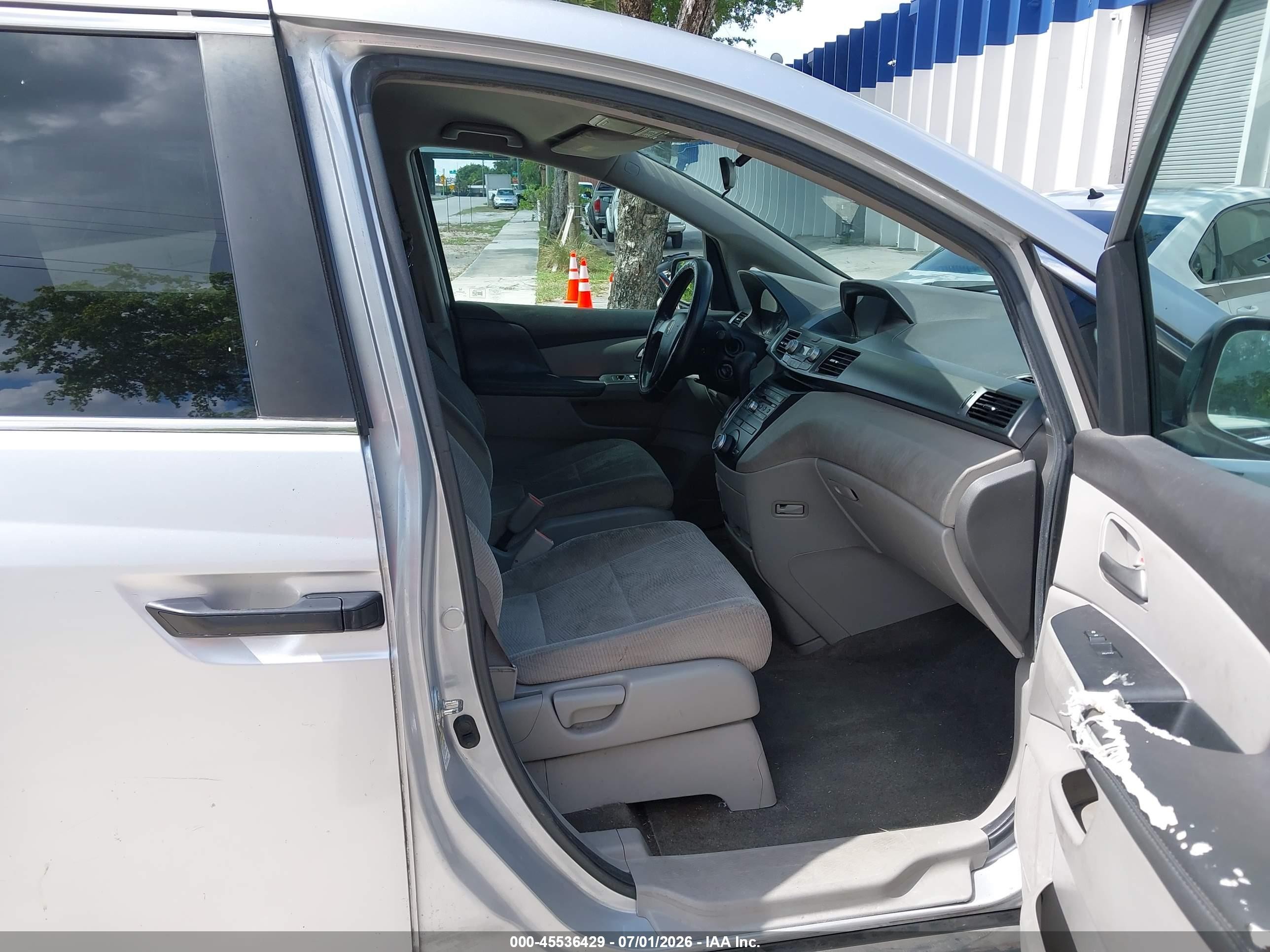 2012 Honda Odyssey Lx Silver vin: 5FNRL5H20CB012723
