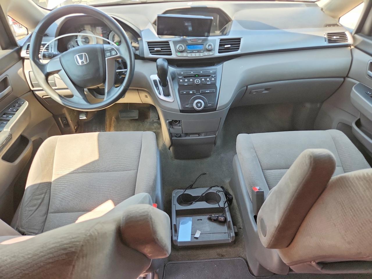 2012 Honda Odyssey Lx White vin: 5FNRL5H20CB507388