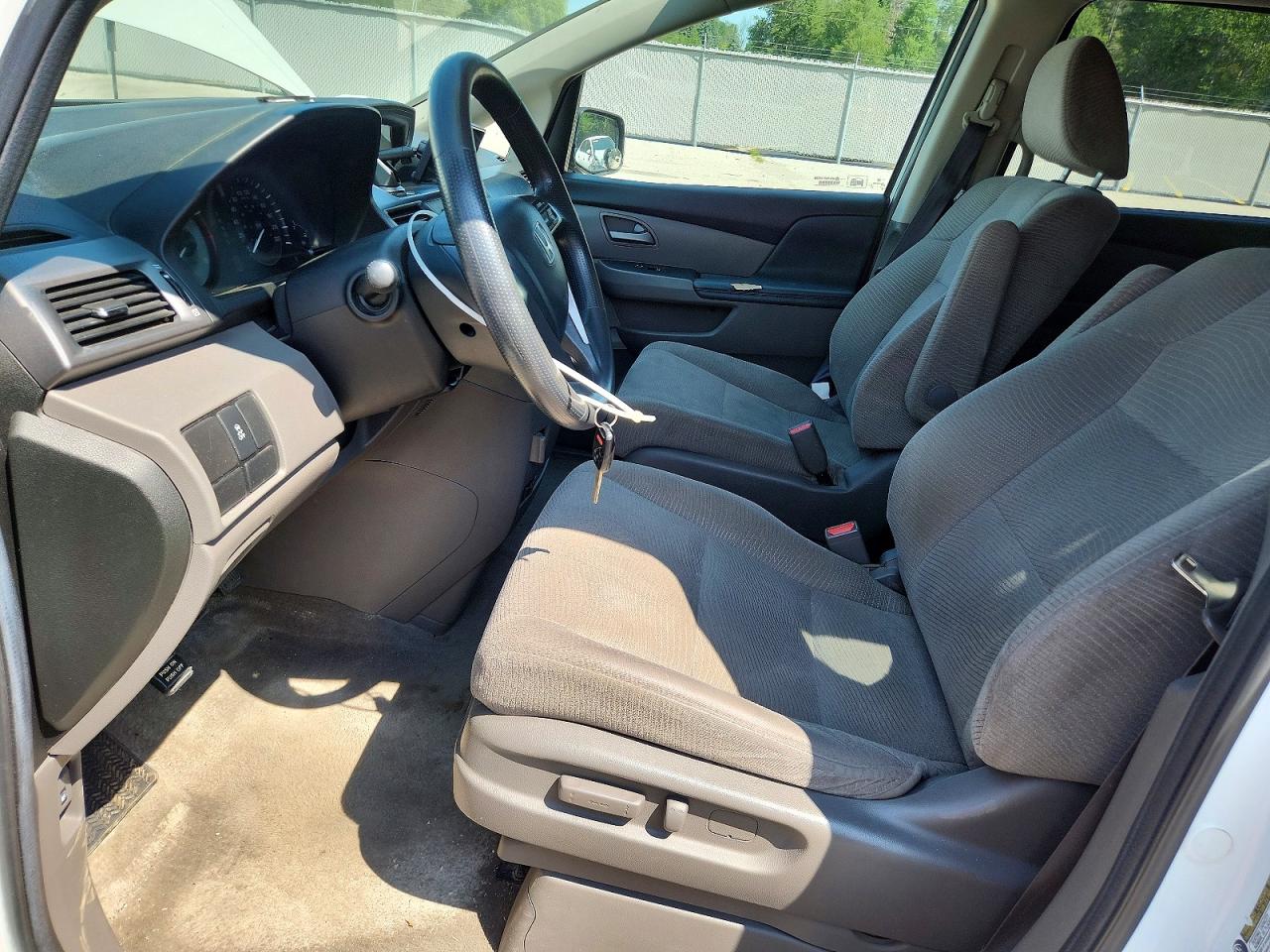 2012 Honda Odyssey Lx White vin: 5FNRL5H20CB507388