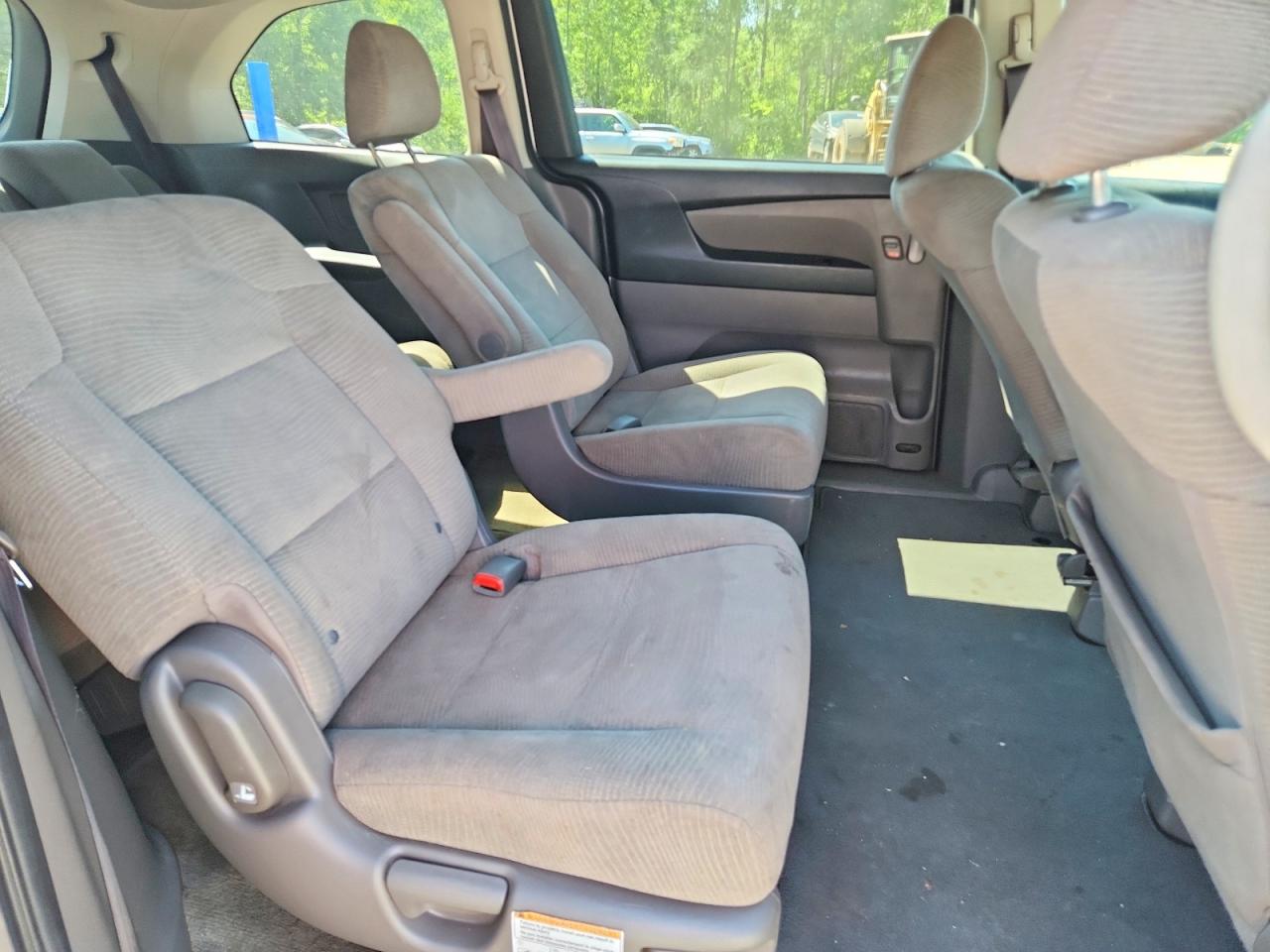 2012 Honda Odyssey Lx White vin: 5FNRL5H20CB507388