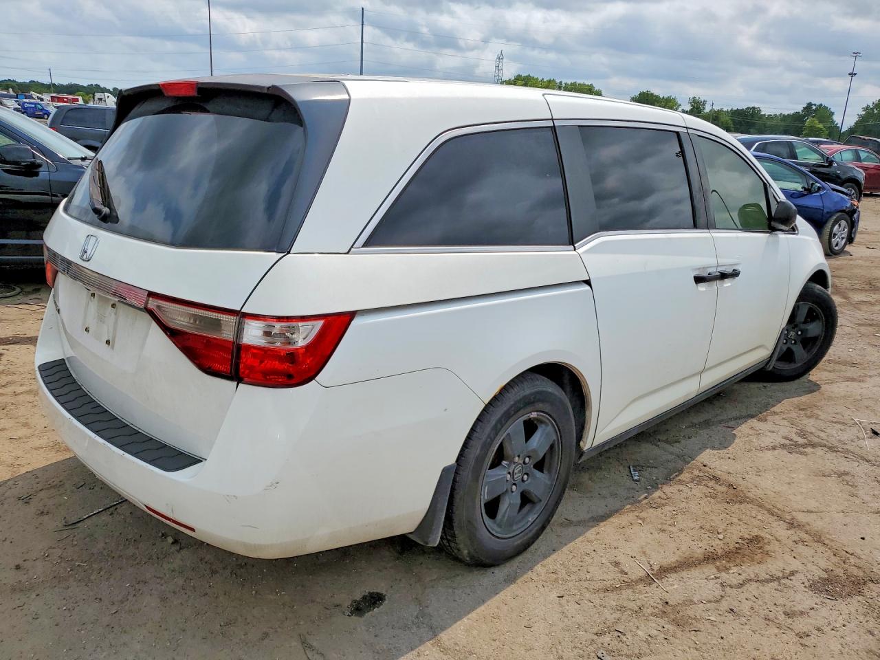 2013 Honda Odyssey Lx White vin: 5FNRL5H20DB048834