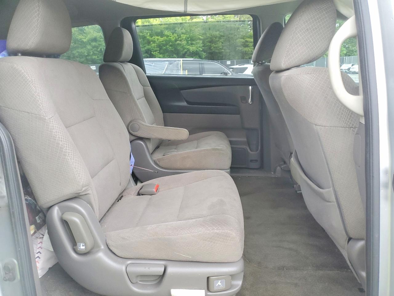 2014 Honda Odyssey Lx Silver vin: 5FNRL5H20EB010327