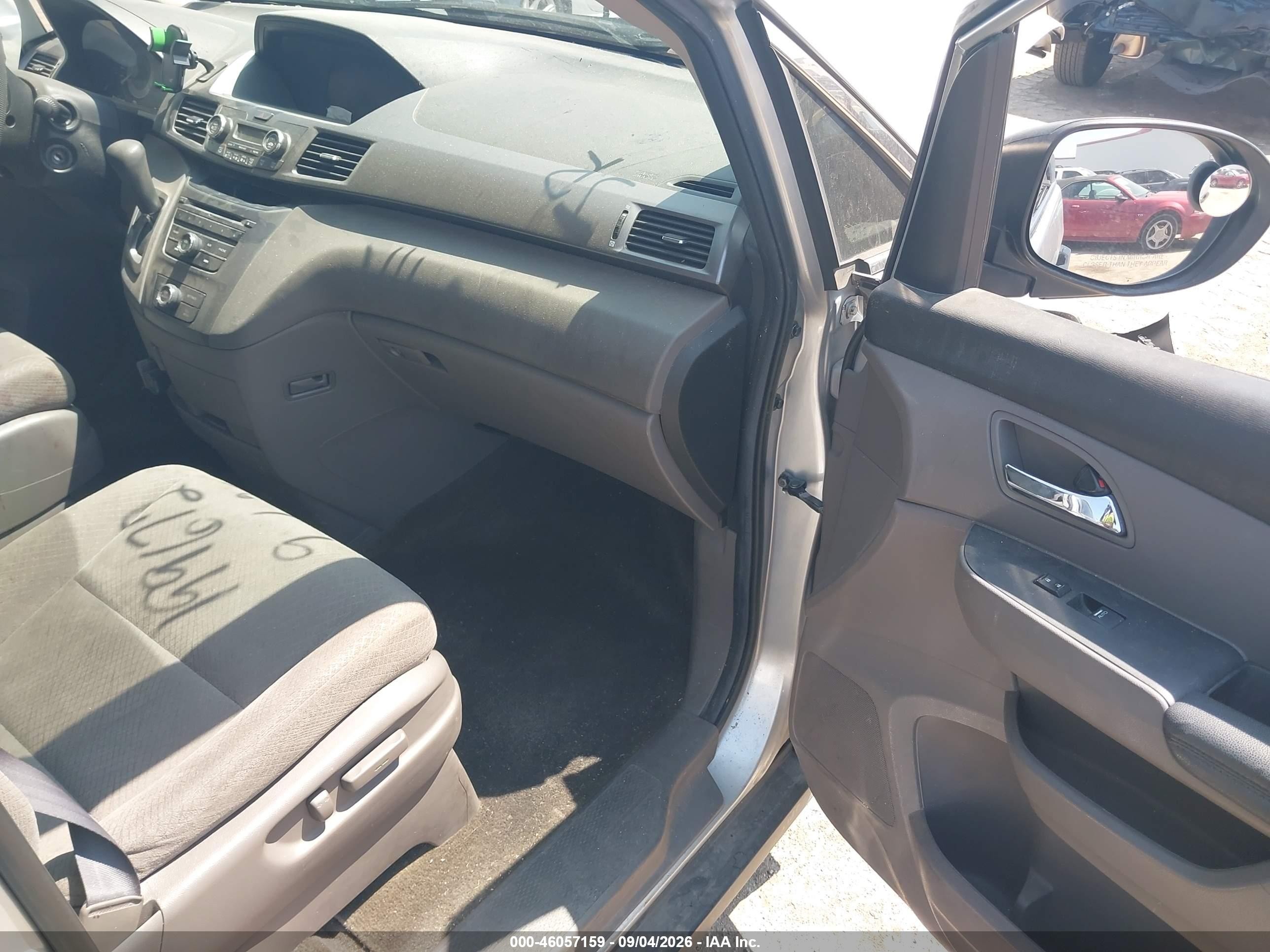 2014 Honda Odyssey Lx Silver vin: 5FNRL5H20EB037477