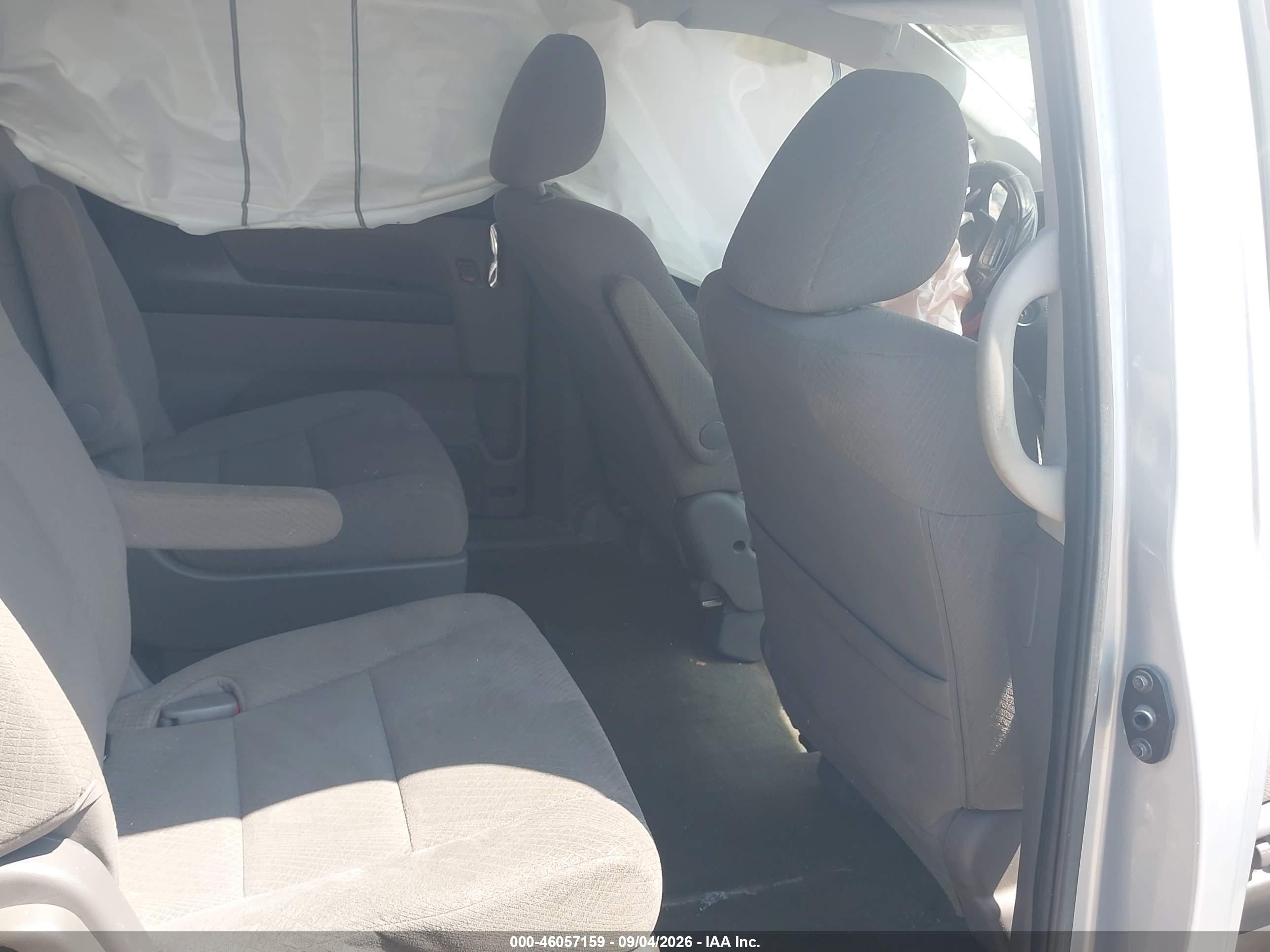 2014 Honda Odyssey Lx Silver vin: 5FNRL5H20EB037477