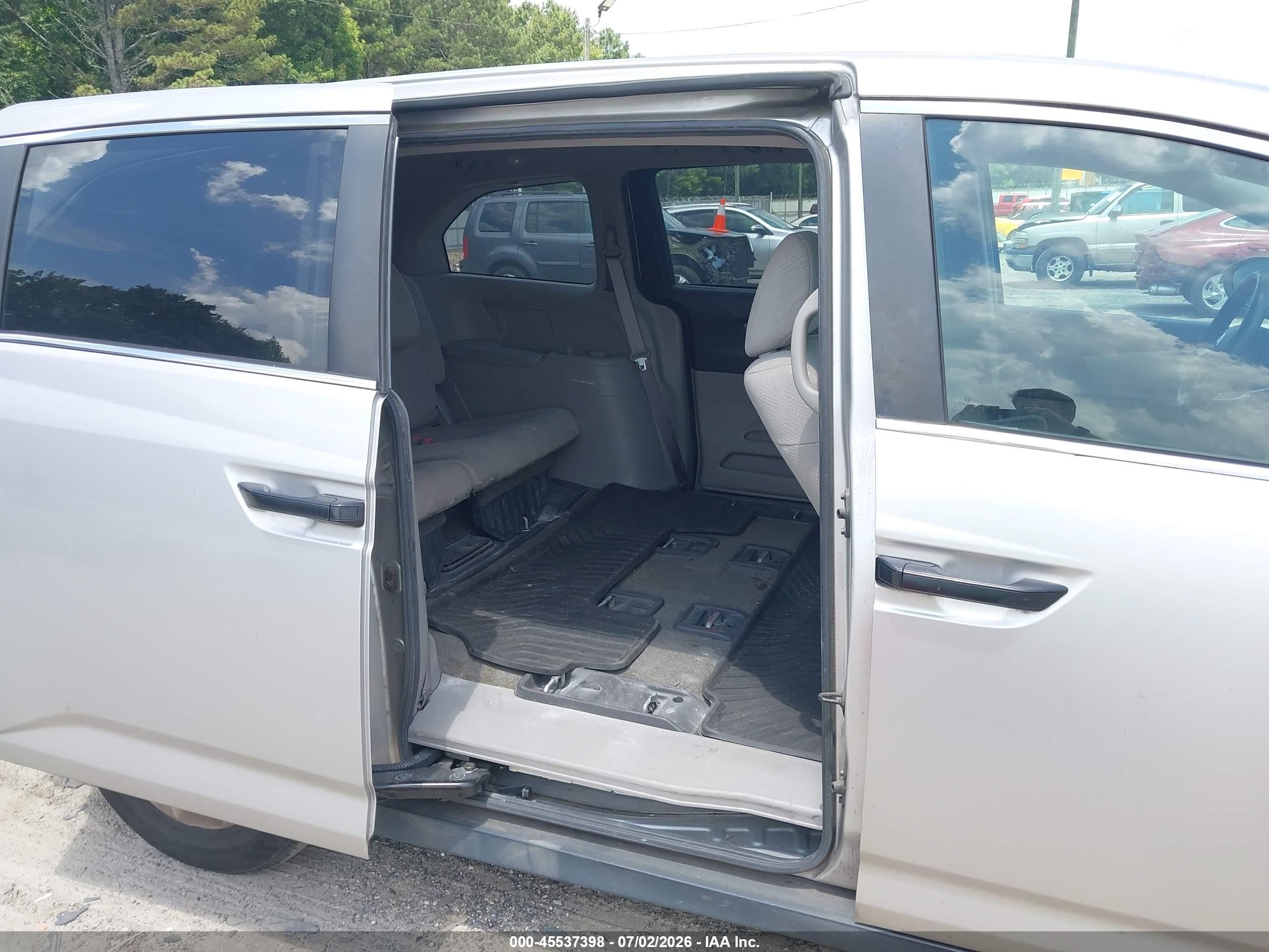 2014 Honda Odyssey Lx Silver vin: 5FNRL5H20EB116793