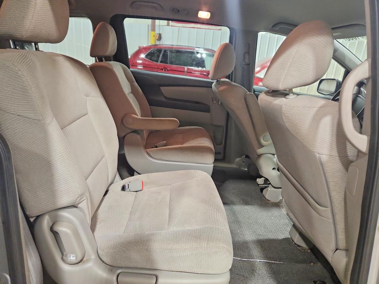 2011 Honda Odyssey Lx Silver vin: 5FNRL5H21BB010610