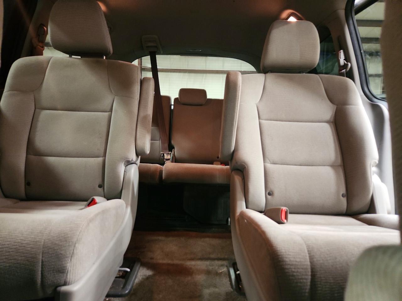 2011 Honda Odyssey Lx Silver vin: 5FNRL5H21BB010610