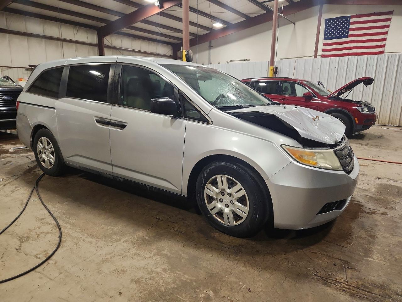 2011 Honda Odyssey Lx Silver vin: 5FNRL5H21BB010610