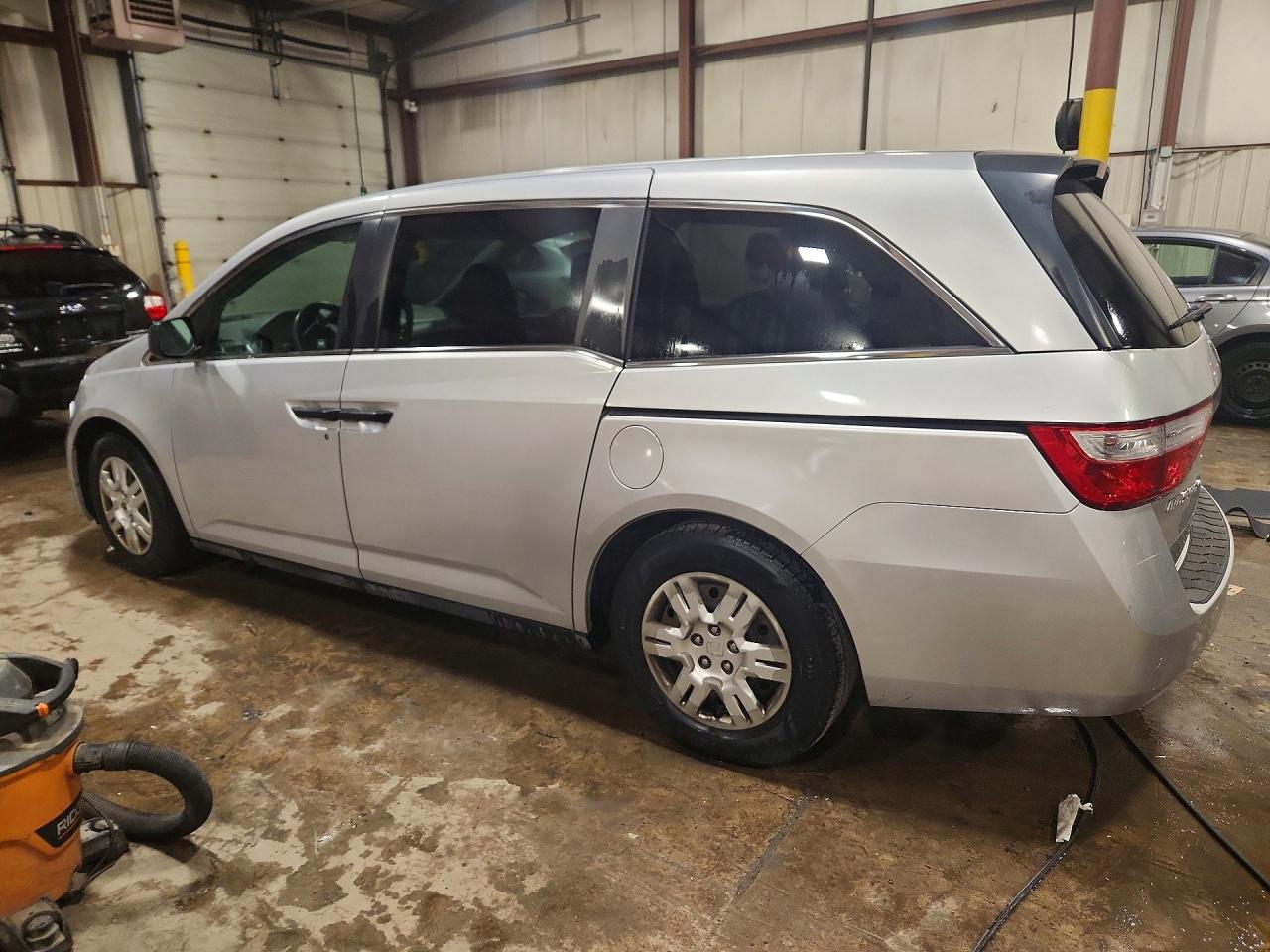 2011 Honda Odyssey Lx Silver vin: 5FNRL5H21BB010610