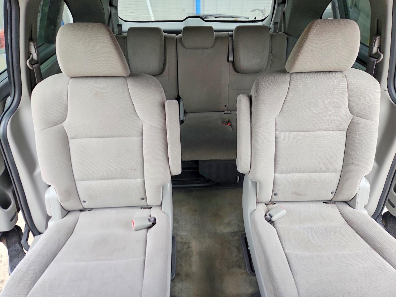 2011 Honda Odyssey Lx Gray vin: 5FNRL5H21BB090331