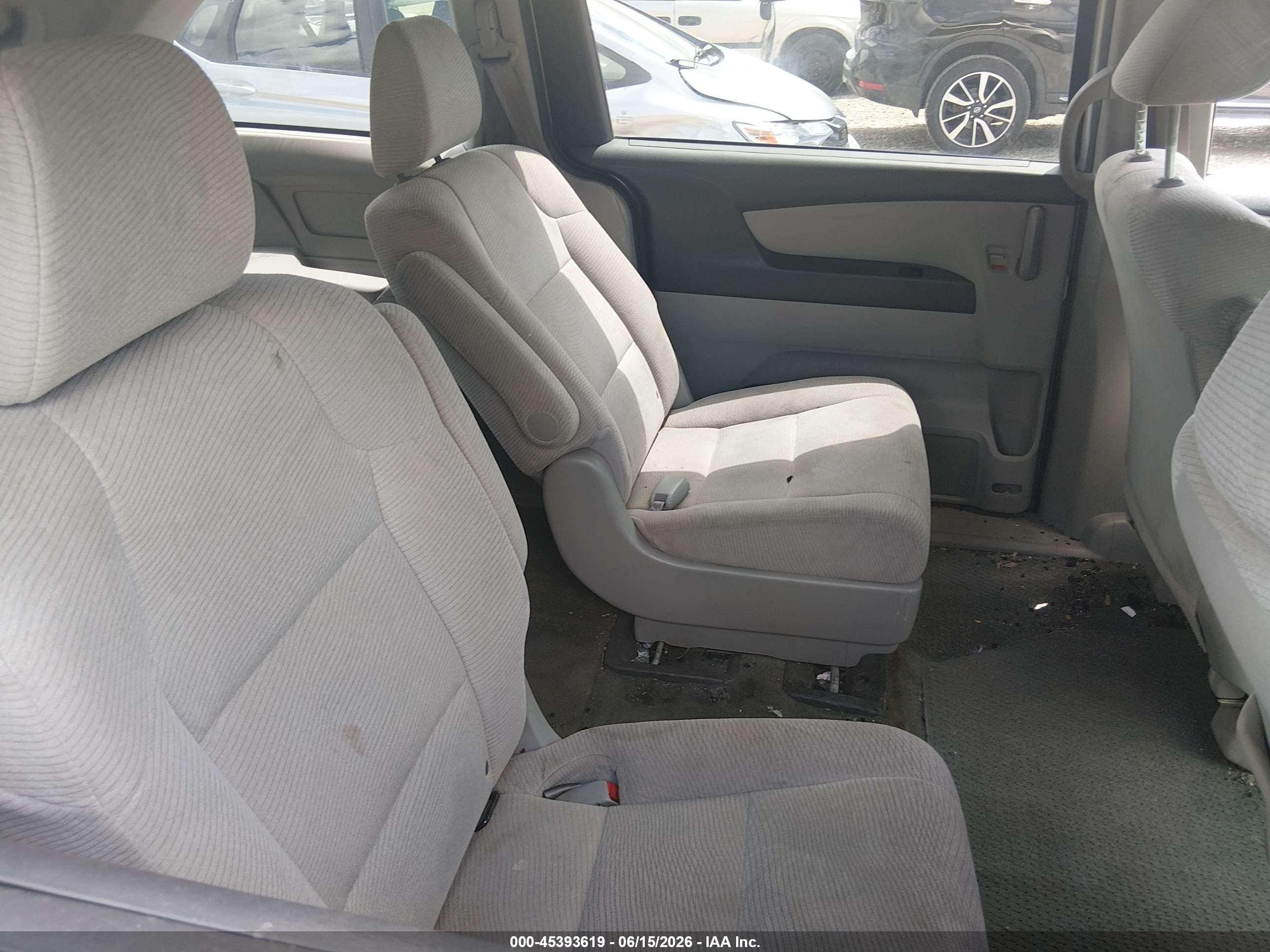 2011 Honda Odyssey Lx Silver vin: 5FNRL5H21BB090958