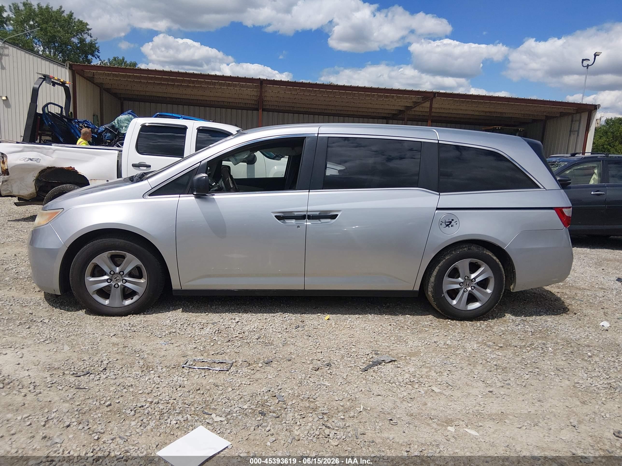 2011 Honda Odyssey Lx Silver vin: 5FNRL5H21BB090958