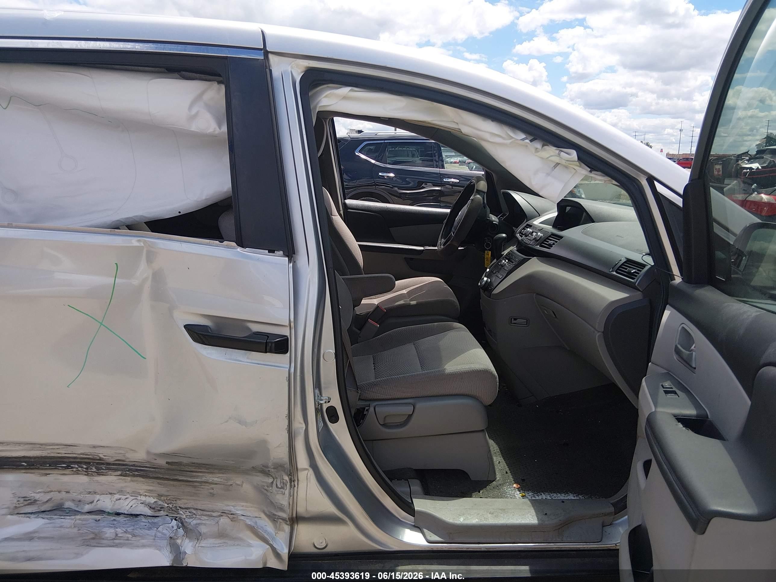 2011 Honda Odyssey Lx Silver vin: 5FNRL5H21BB090958