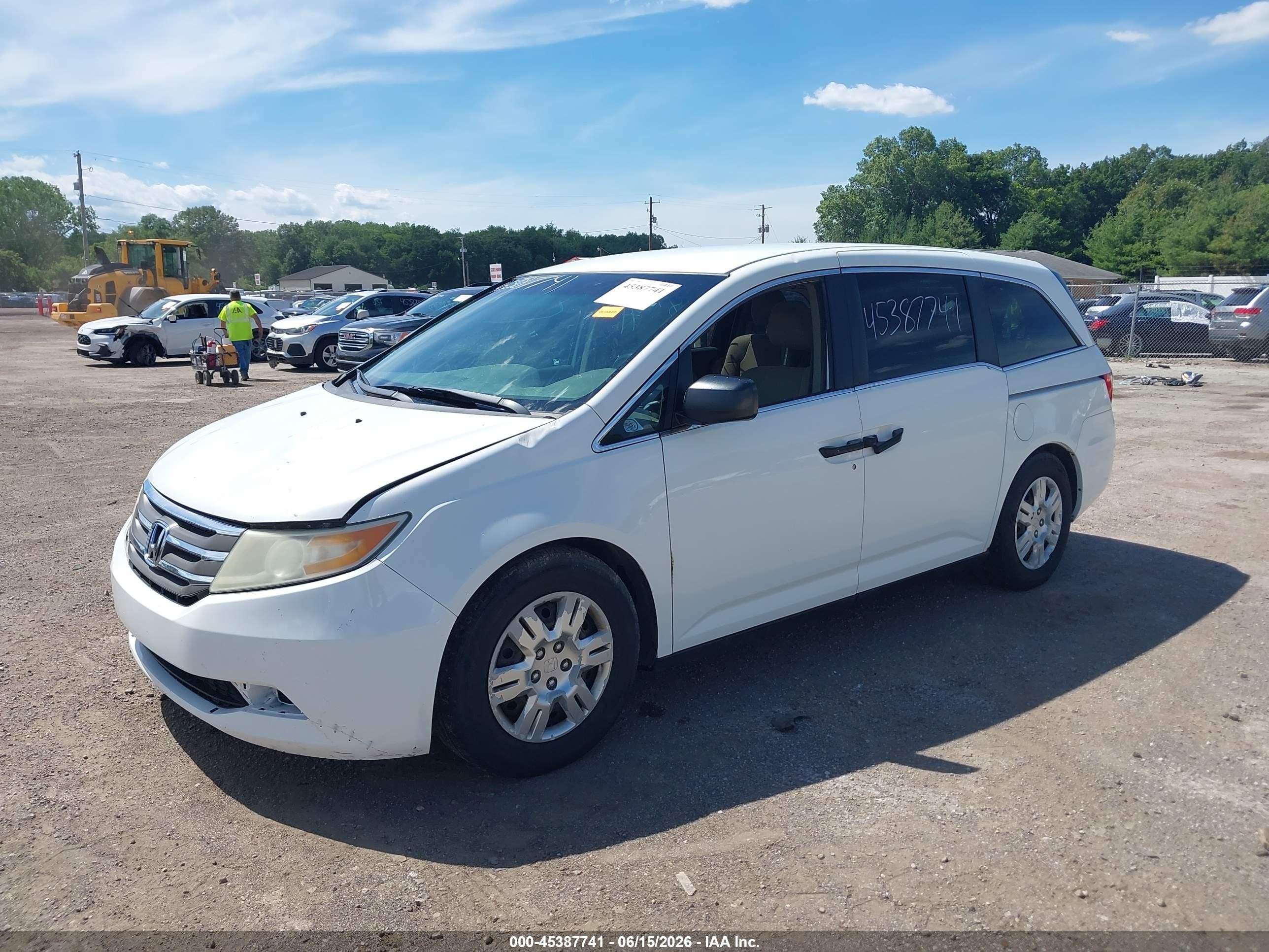 2012 Honda Odyssey Lx White vin: 5FNRL5H21CB137407