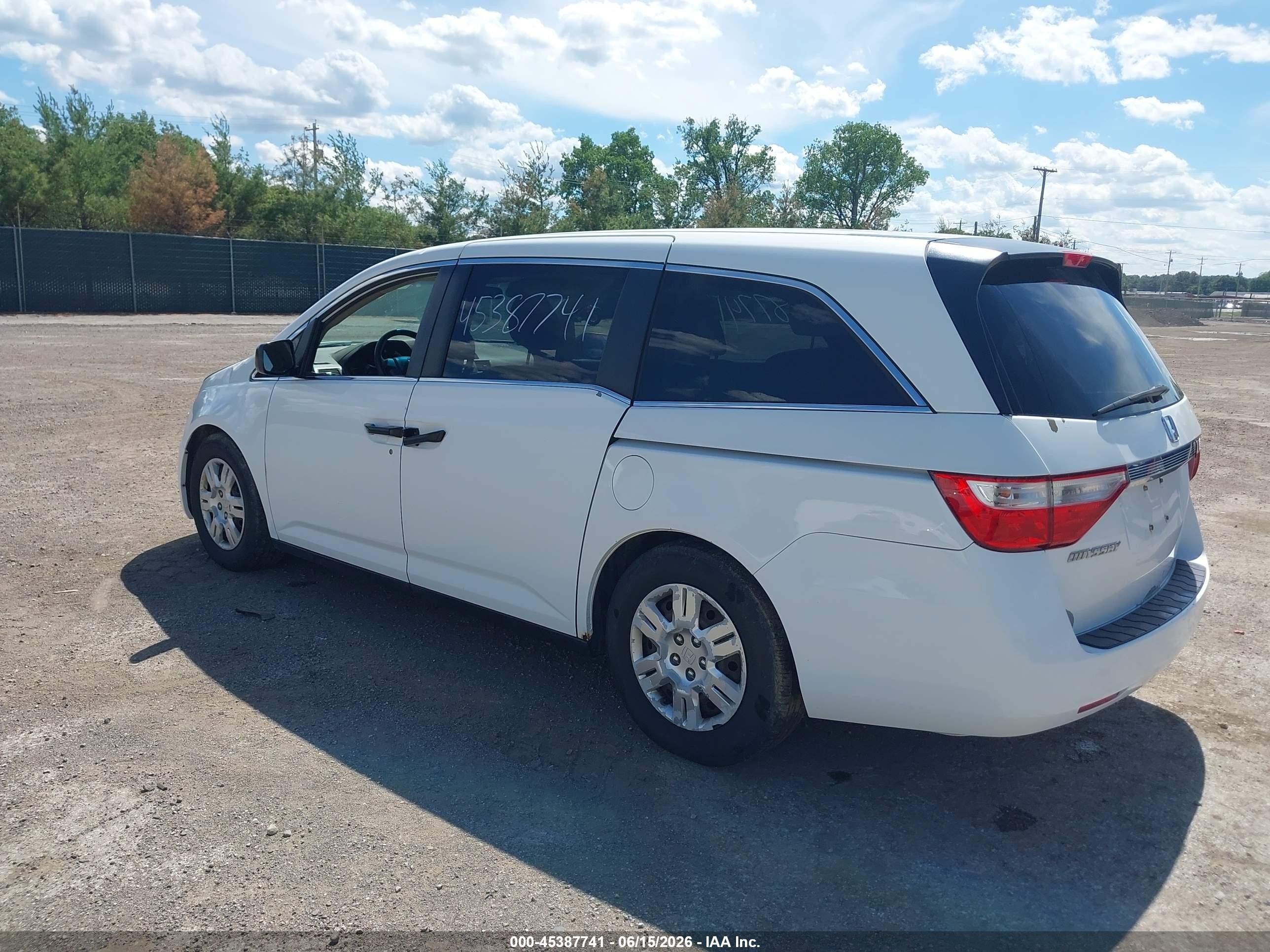 2012 Honda Odyssey Lx White vin: 5FNRL5H21CB137407