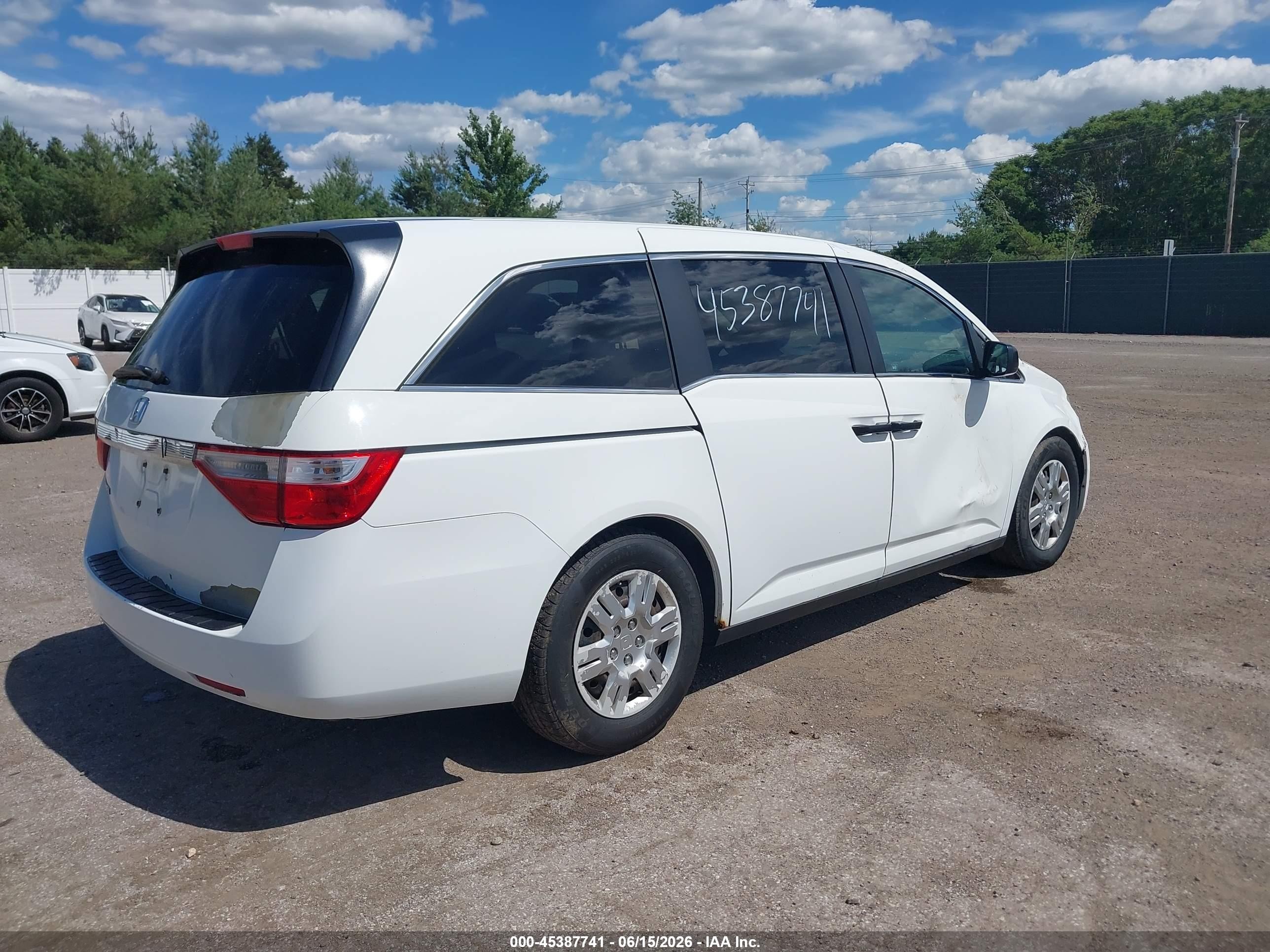 2012 Honda Odyssey Lx White vin: 5FNRL5H21CB137407