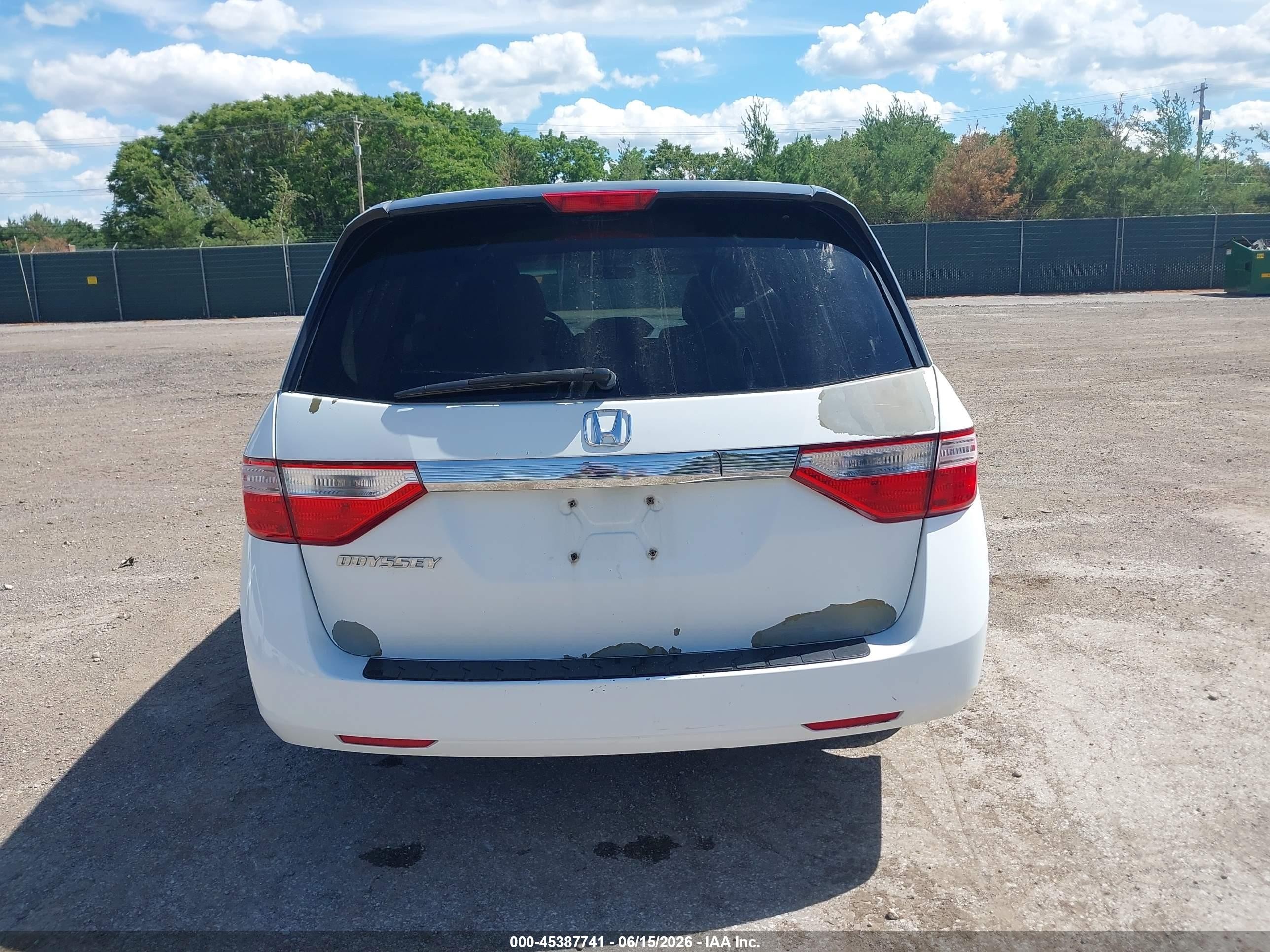 2012 Honda Odyssey Lx White vin: 5FNRL5H21CB137407