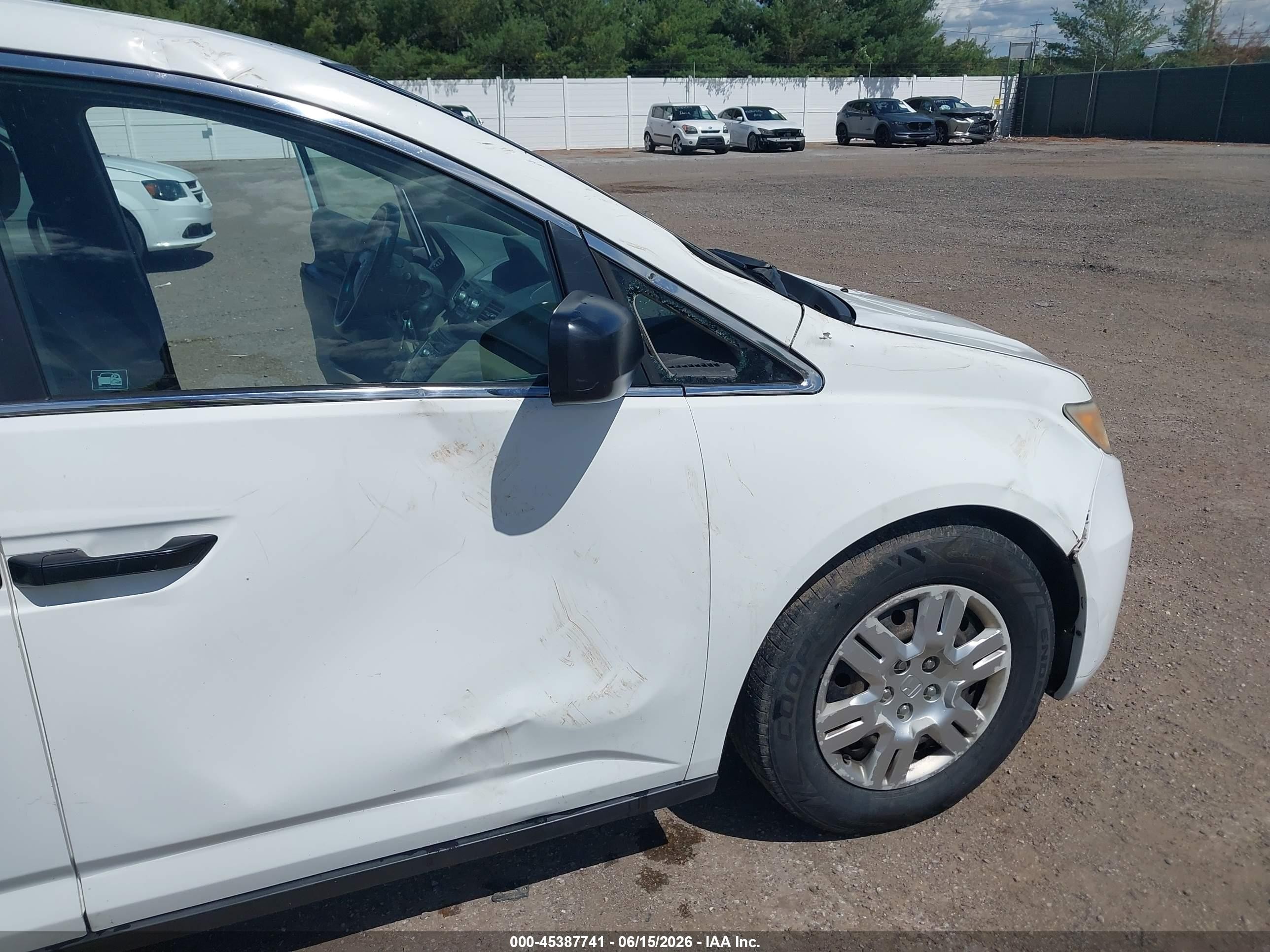 2012 Honda Odyssey Lx White vin: 5FNRL5H21CB137407