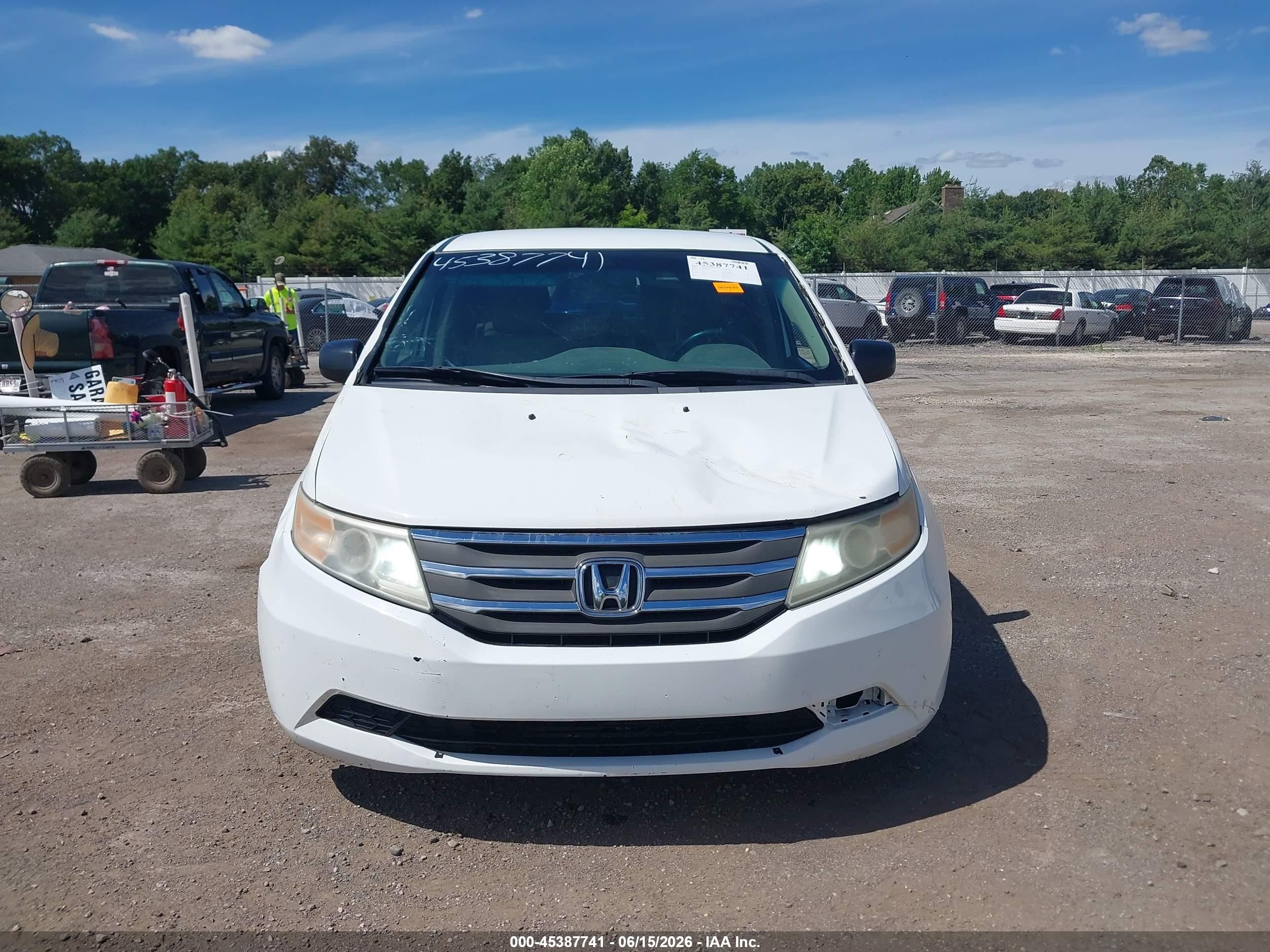2012 Honda Odyssey Lx White vin: 5FNRL5H21CB137407