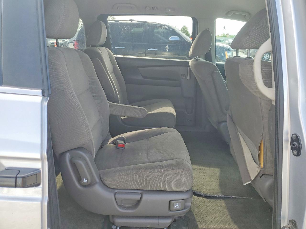 2013 Honda Odyssey Lx Silver vin: 5FNRL5H21DB066906