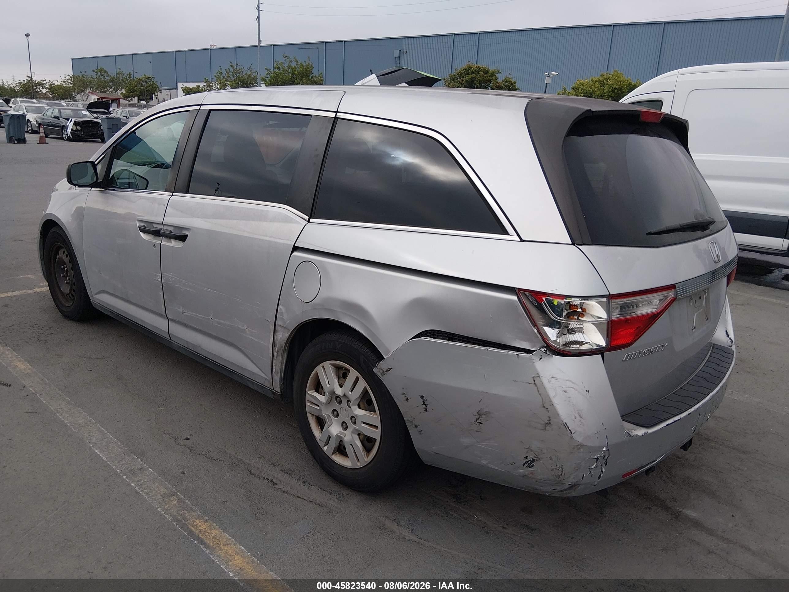 2013 Honda Odyssey Lx Серебряный vin: 5FNRL5H21DB089814
