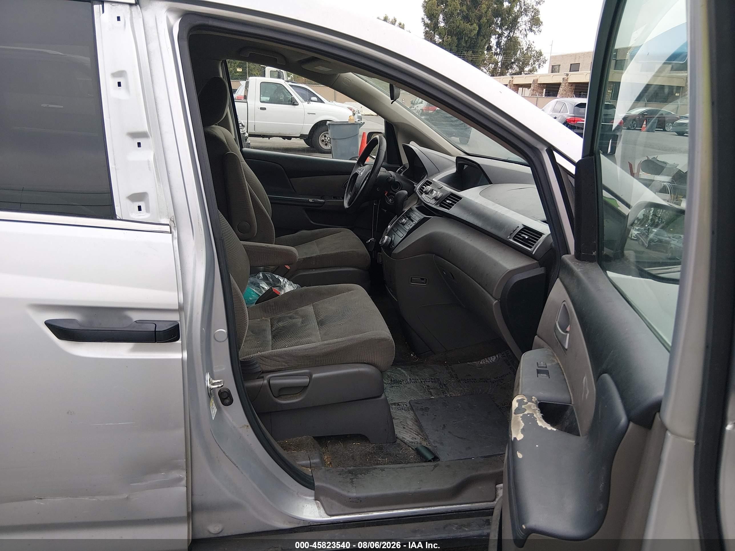 2013 Honda Odyssey Lx Серебряный vin: 5FNRL5H21DB089814
