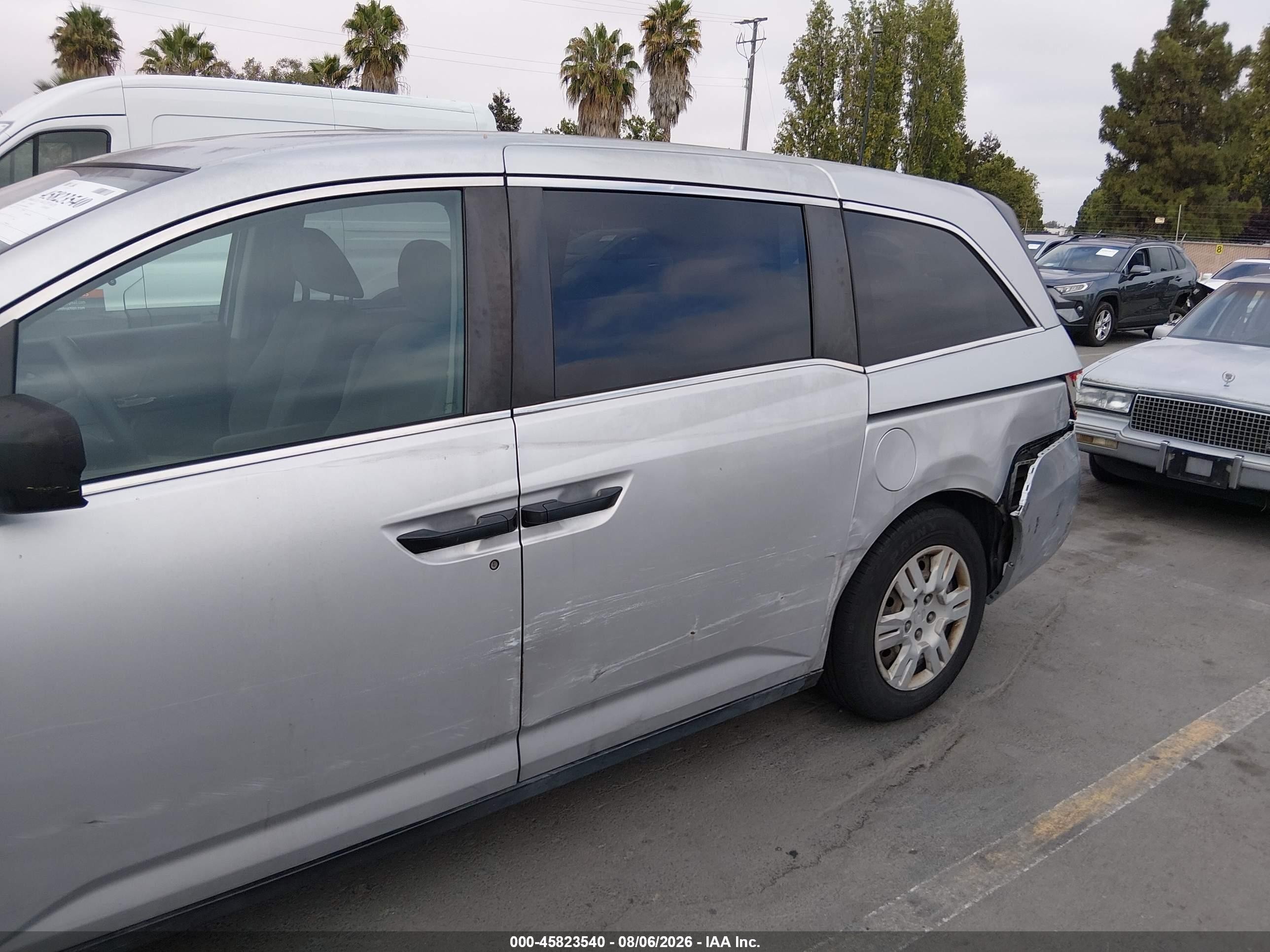 2013 Honda Odyssey Lx Серебряный vin: 5FNRL5H21DB089814