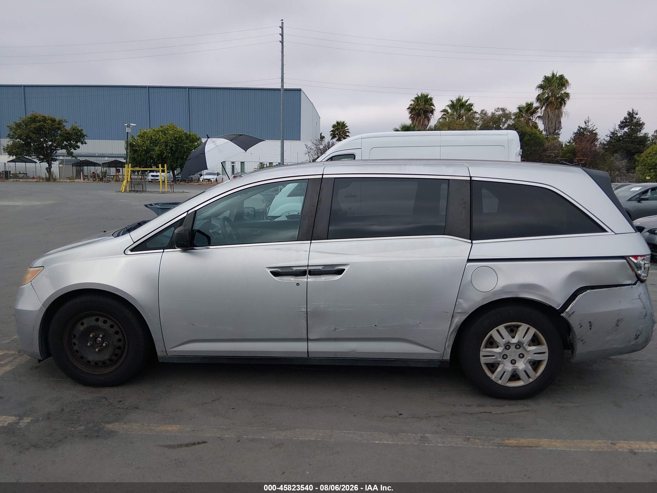 2013 Honda Odyssey Lx Серебряный vin: 5FNRL5H21DB089814