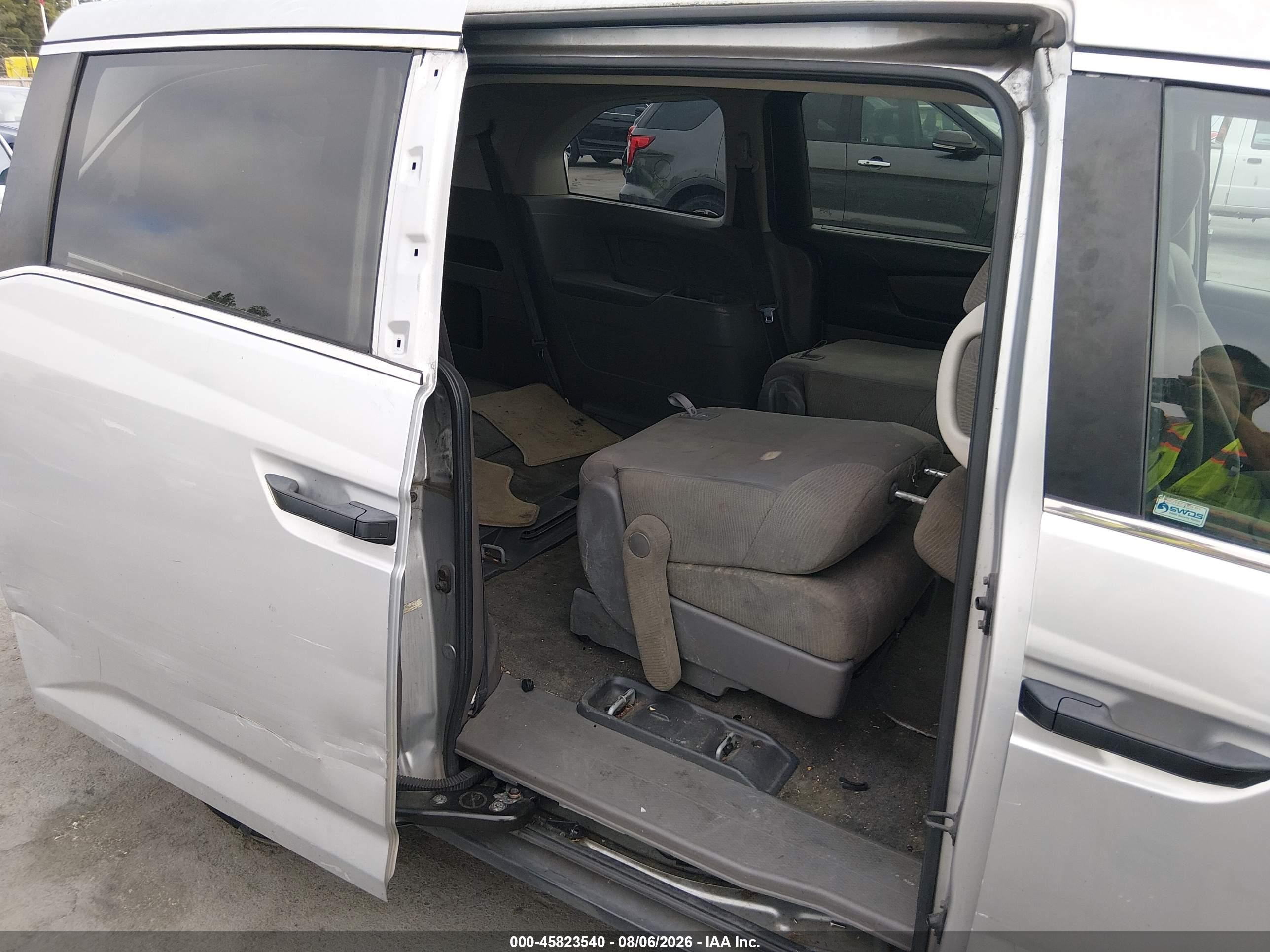 2013 Honda Odyssey Lx Серебряный vin: 5FNRL5H21DB089814