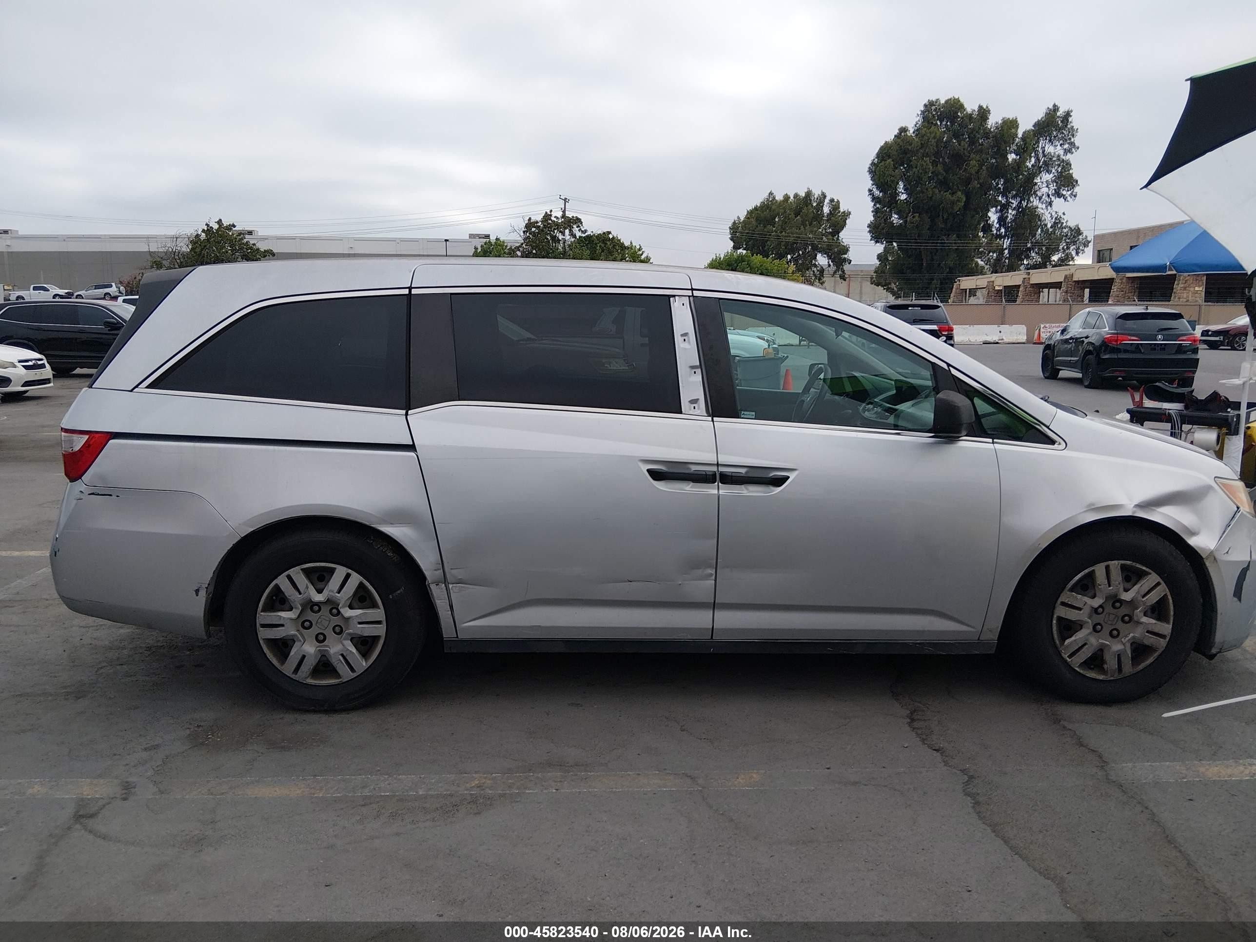 2013 Honda Odyssey Lx Серебряный vin: 5FNRL5H21DB089814