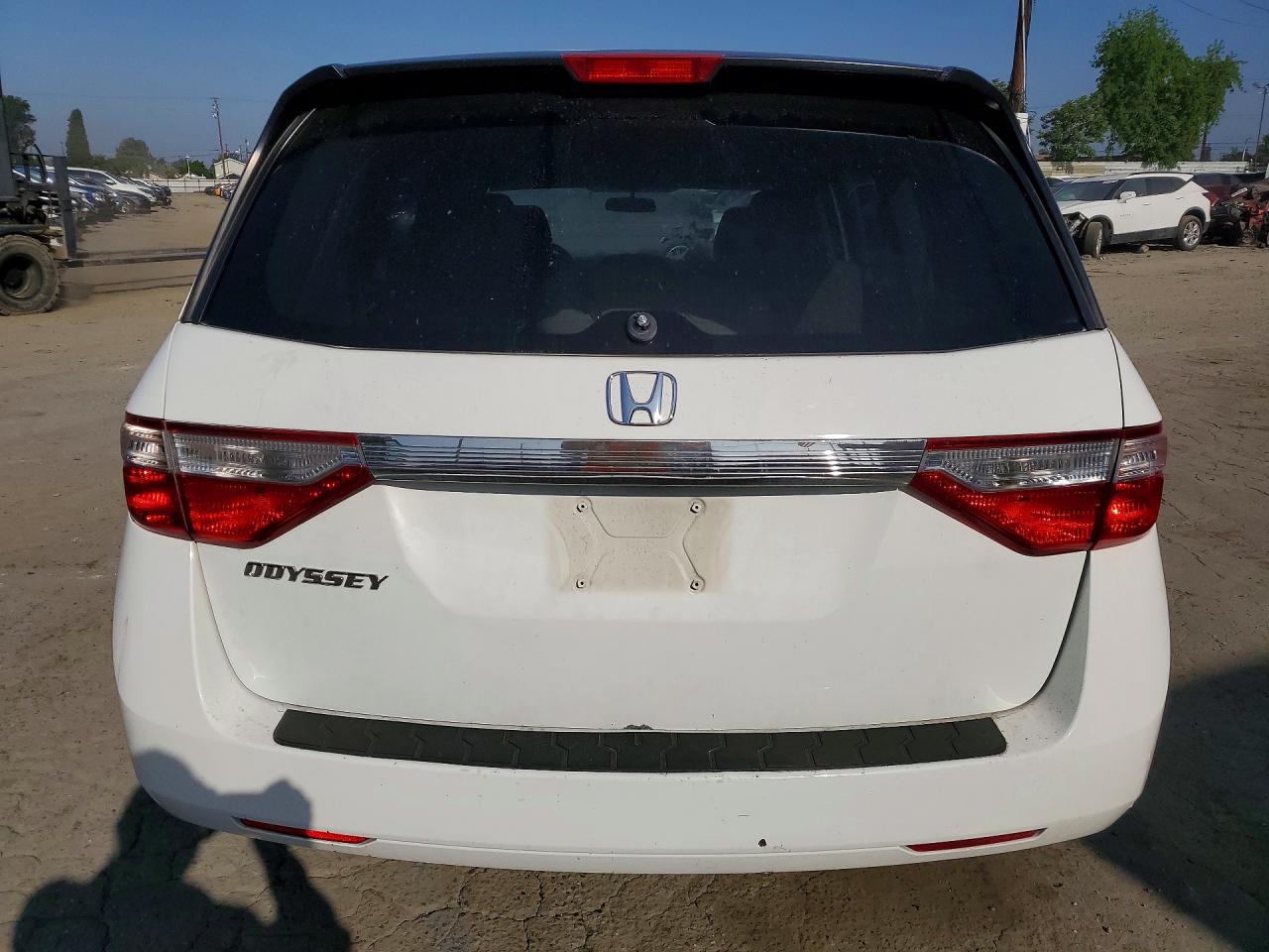 2011 Honda Odyssey Lx White vin: 5FNRL5H22BB040716