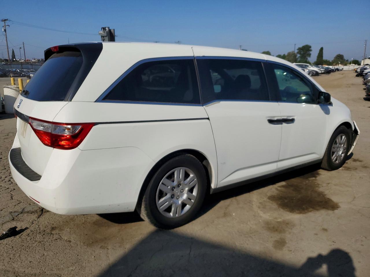 2011 Honda Odyssey Lx White vin: 5FNRL5H22BB040716