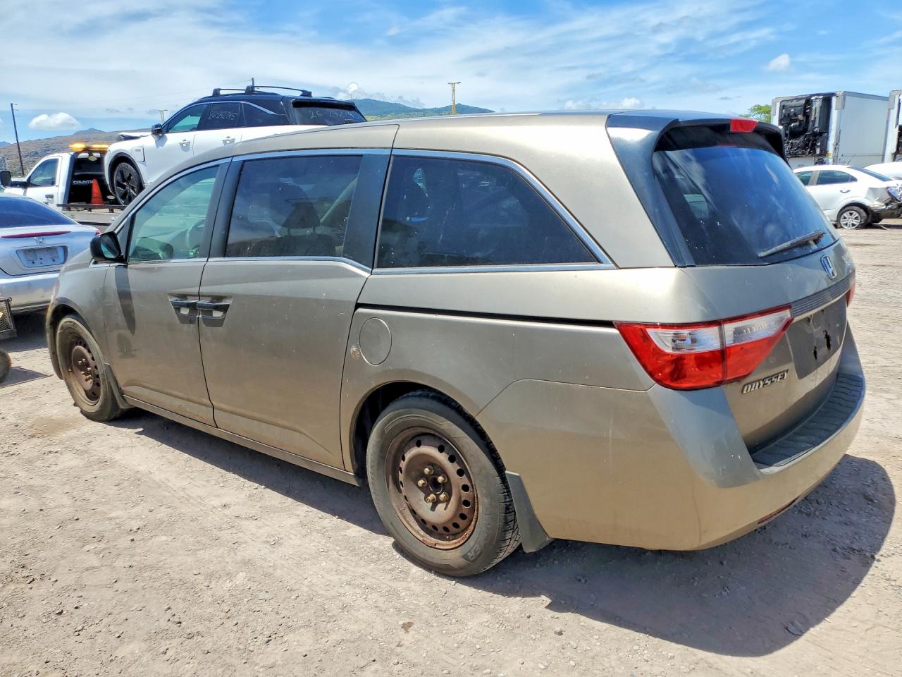 2011 Honda Odyssey Lx Золотой vin: 5FNRL5H22BB060657