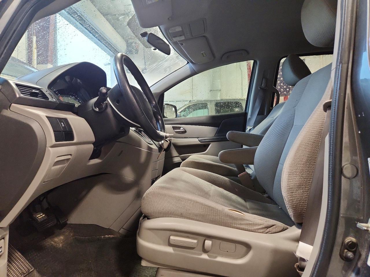 2012 Honda Odyssey Lx Gray vin: 5FNRL5H22CB019821