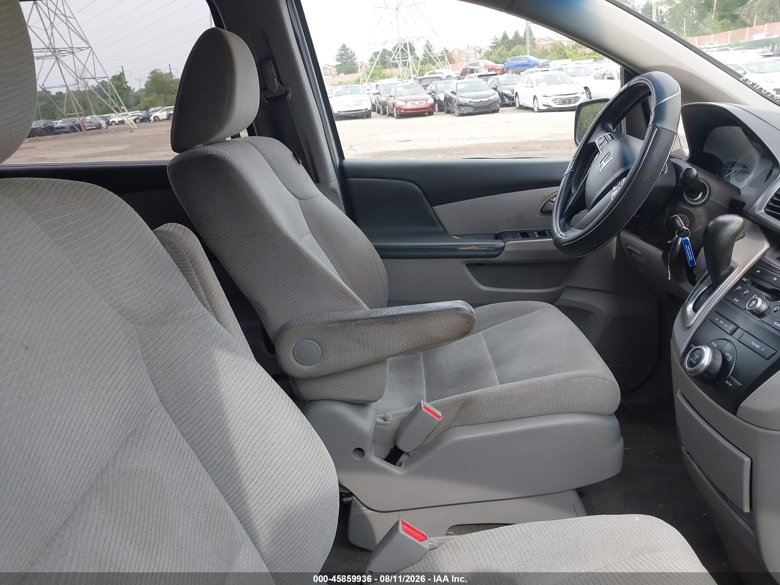 2013 Honda Odyssey Lx Серебряный vin: 5FNRL5H22DB062802