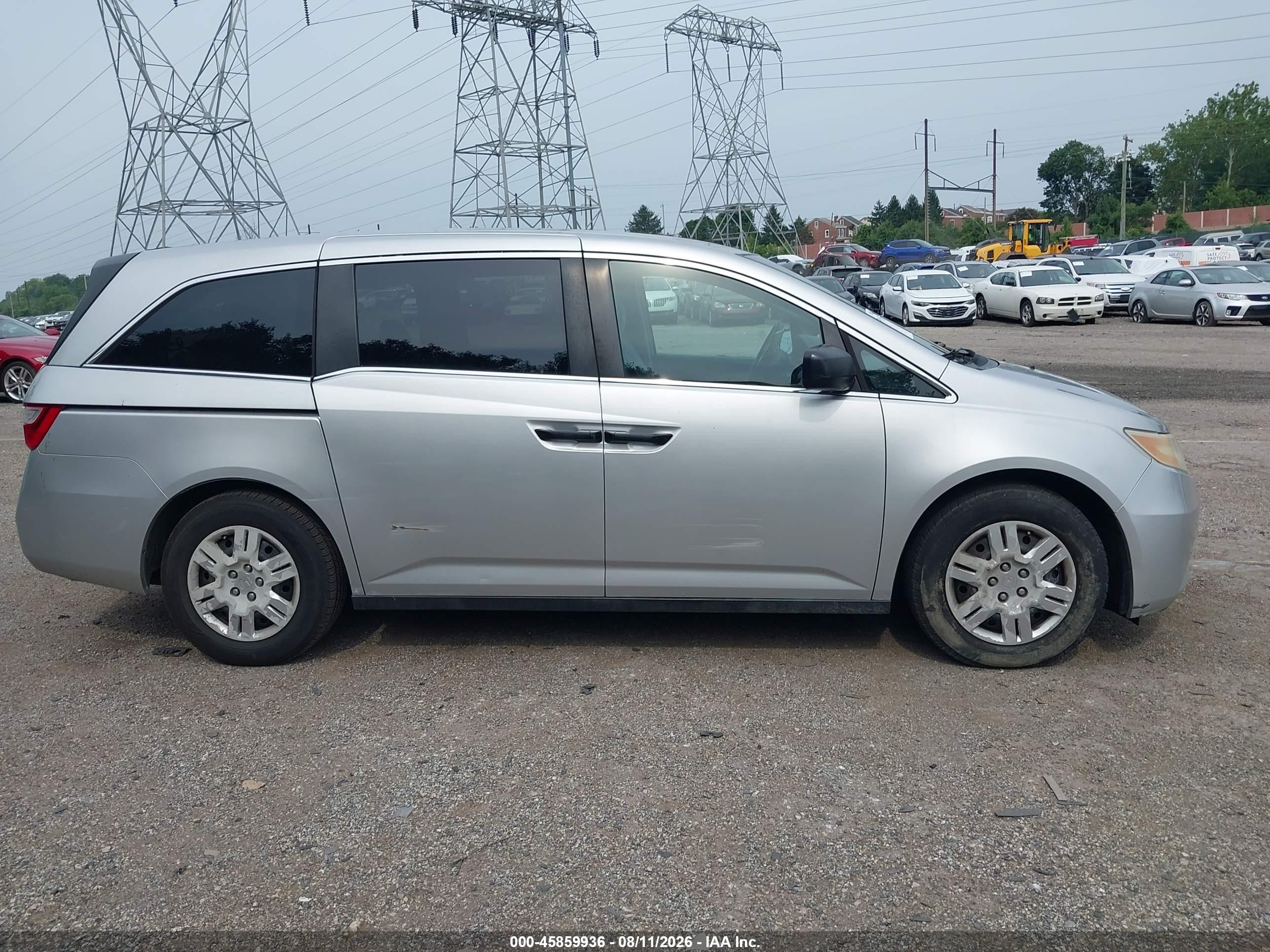 2013 Honda Odyssey Lx Серебряный vin: 5FNRL5H22DB062802