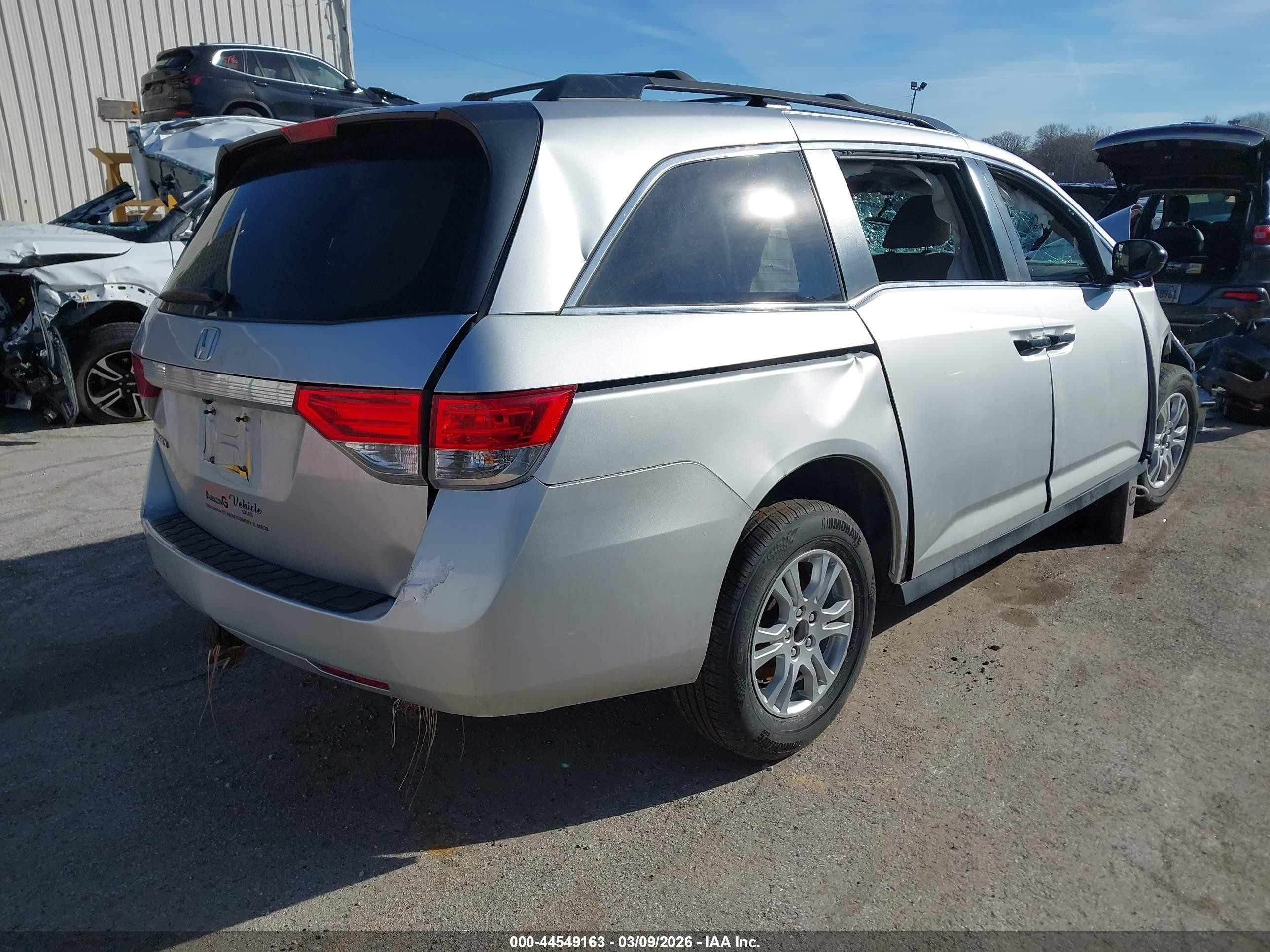 2014 Honda Odyssey Lx Silver vin: 5FNRL5H22EB026657