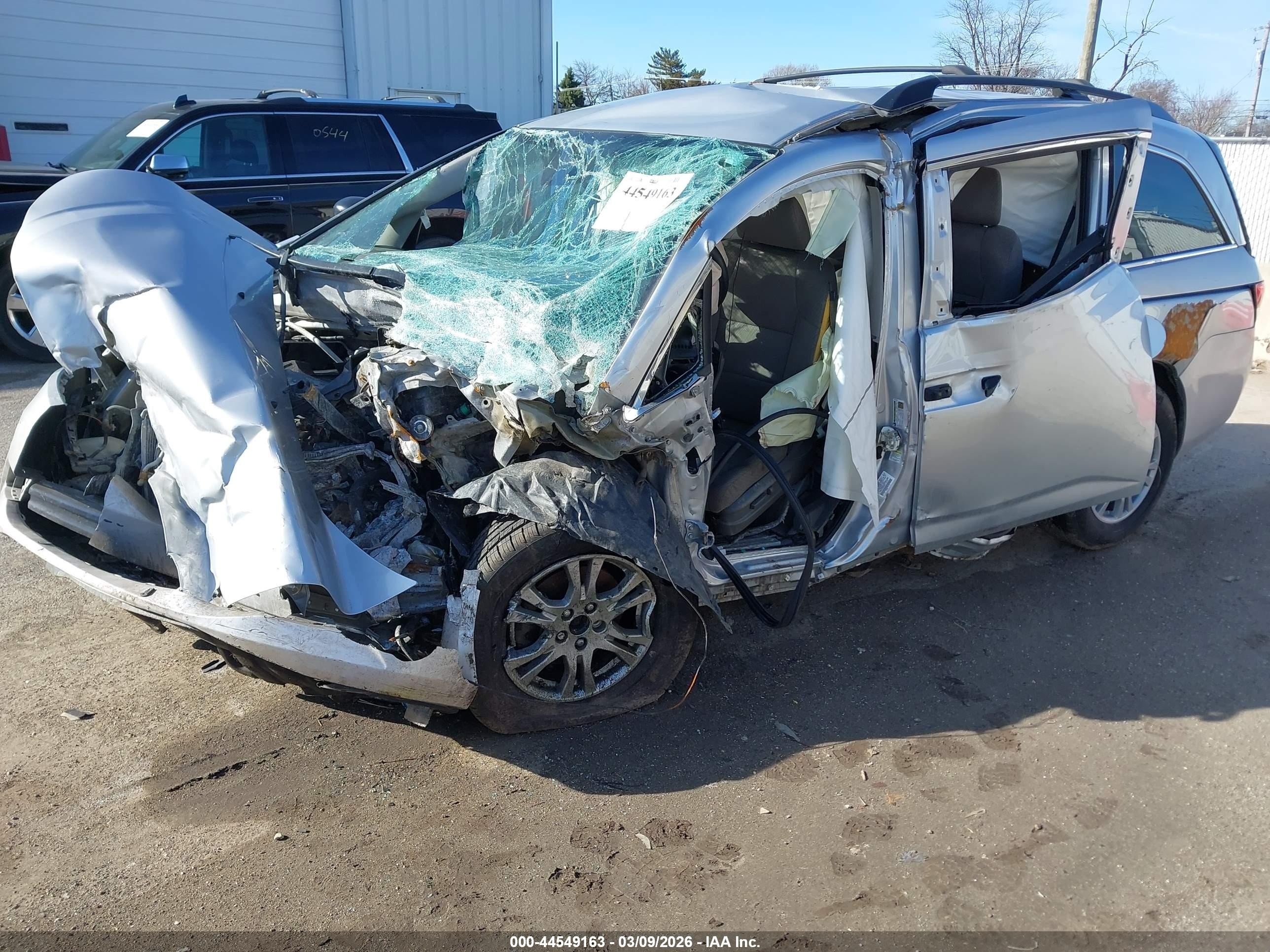 2014 Honda Odyssey Lx Silver vin: 5FNRL5H22EB026657