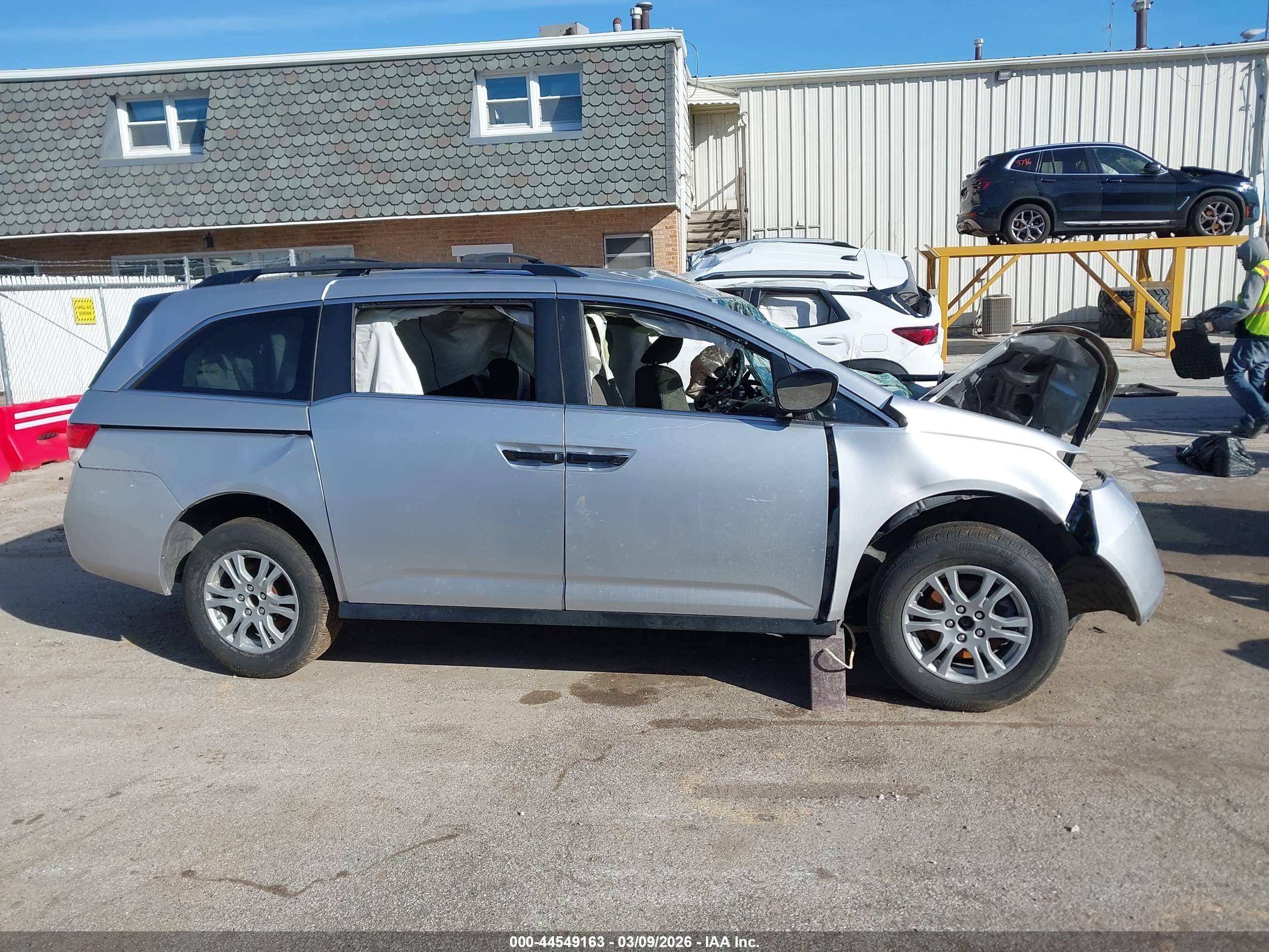 2014 Honda Odyssey Lx Silver vin: 5FNRL5H22EB026657