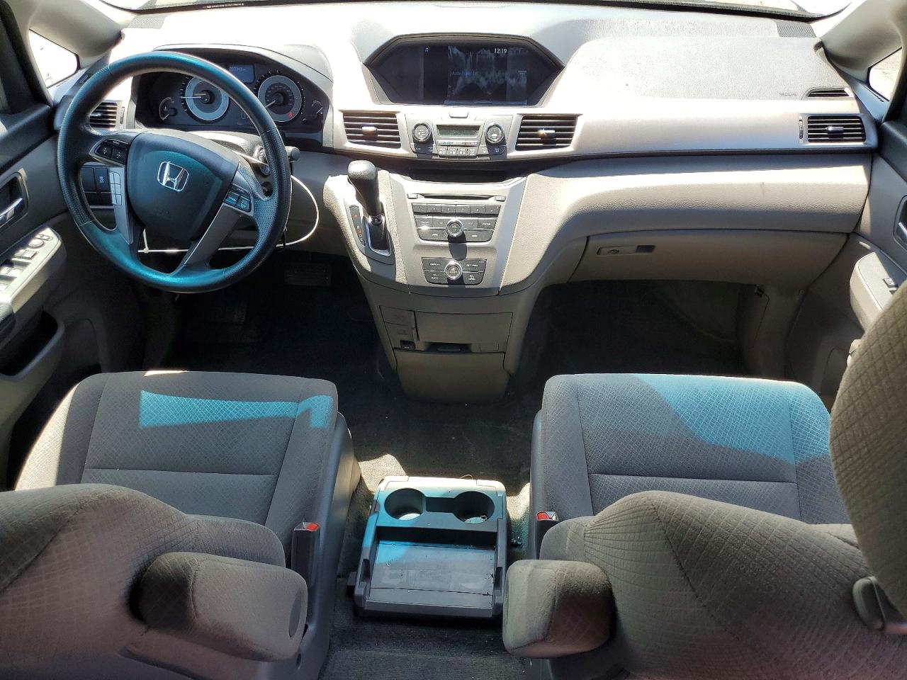 2015 Honda Odyssey Lx Серебряный vin: 5FNRL5H22FB023646