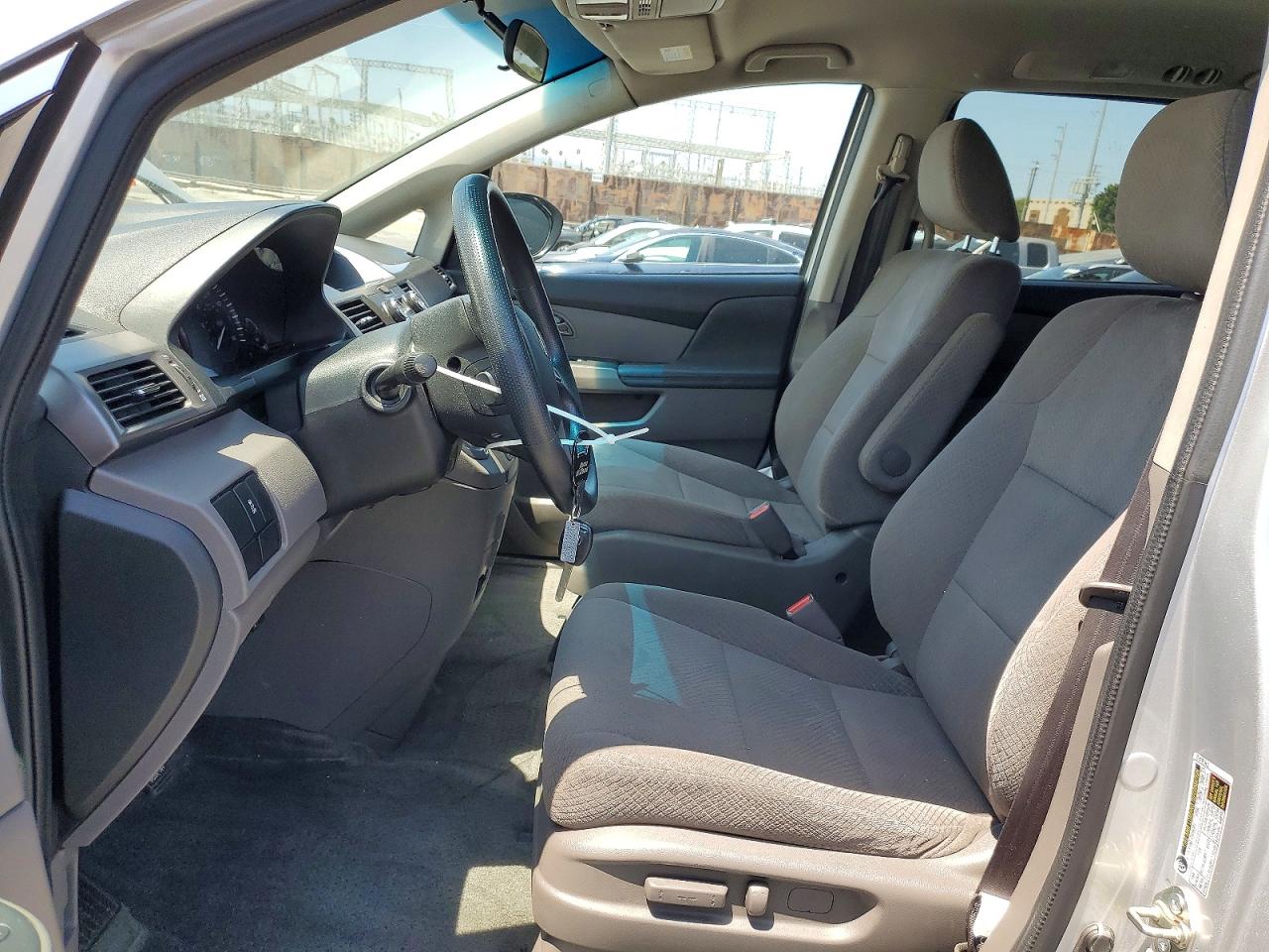 2015 Honda Odyssey Lx Серебряный vin: 5FNRL5H22FB023646