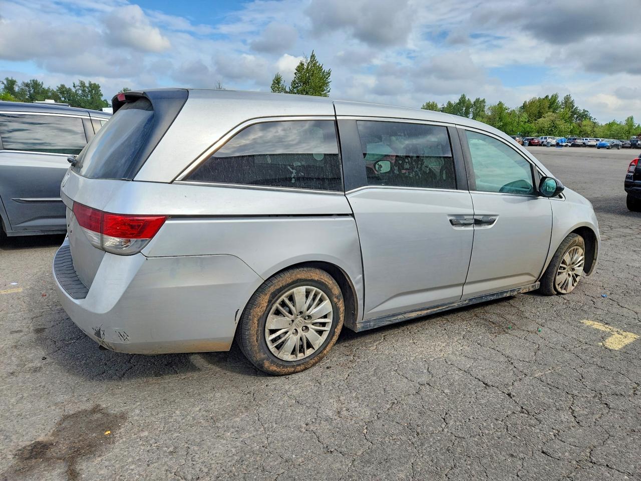 2015 Honda Odyssey Lx Silver vin: 5FNRL5H22FB087282