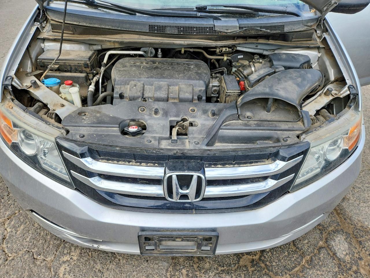 2015 Honda Odyssey Lx Silver vin: 5FNRL5H22FB087282