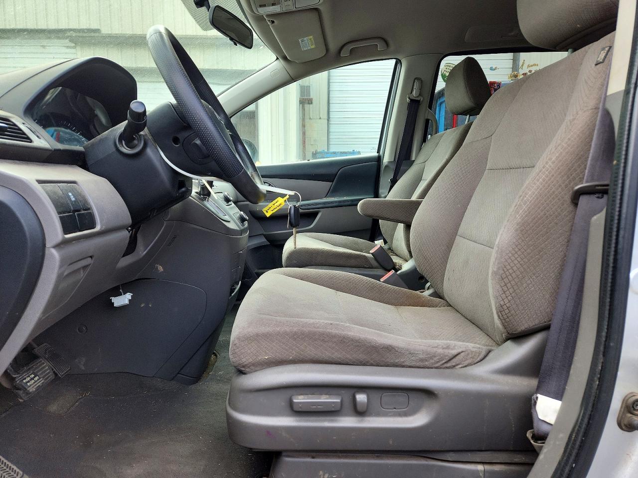 2015 Honda Odyssey Lx Silver vin: 5FNRL5H22FB087282