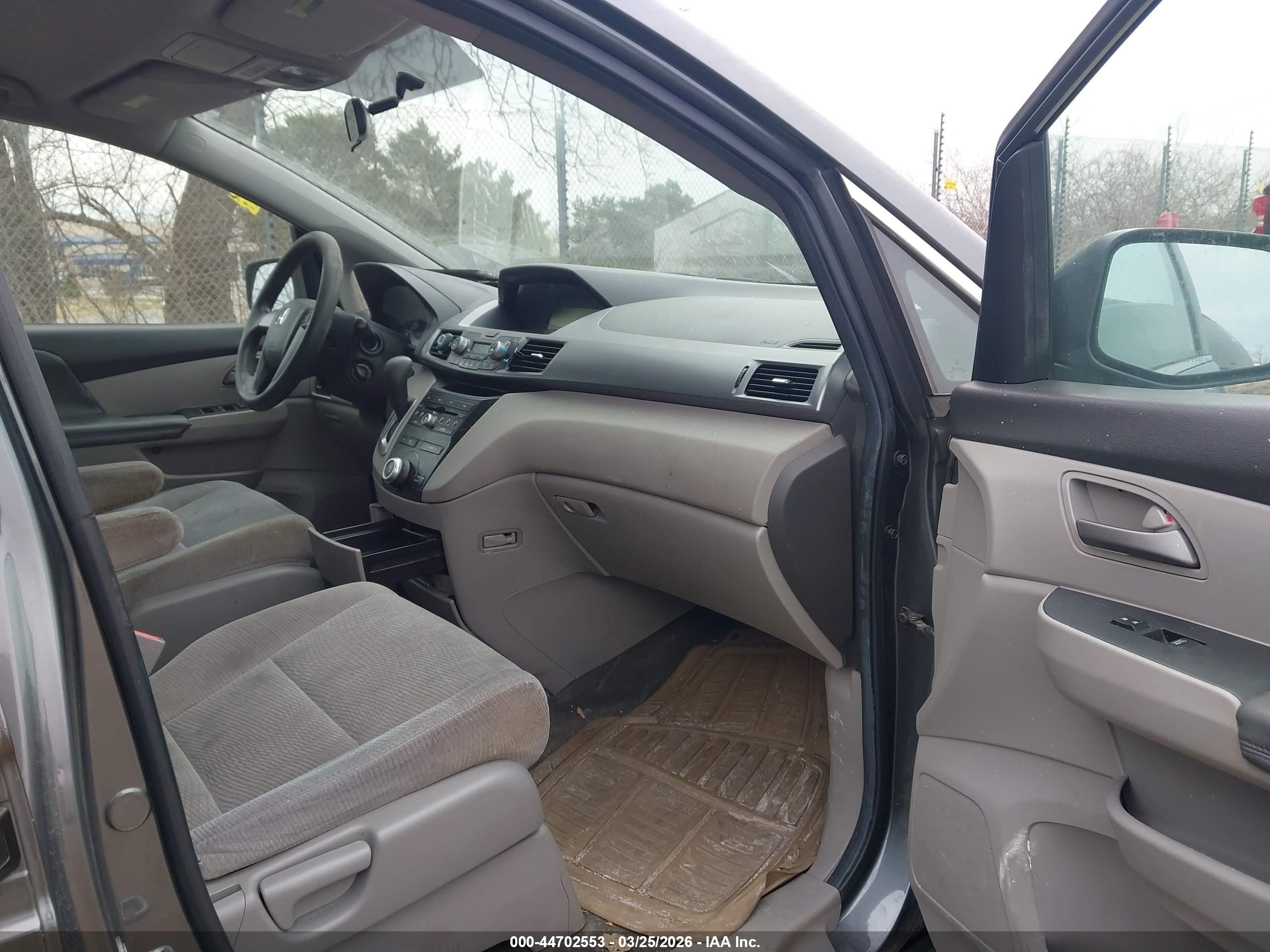 2012 Honda Odyssey Lx Gray vin: 5FNRL5H23CB019827