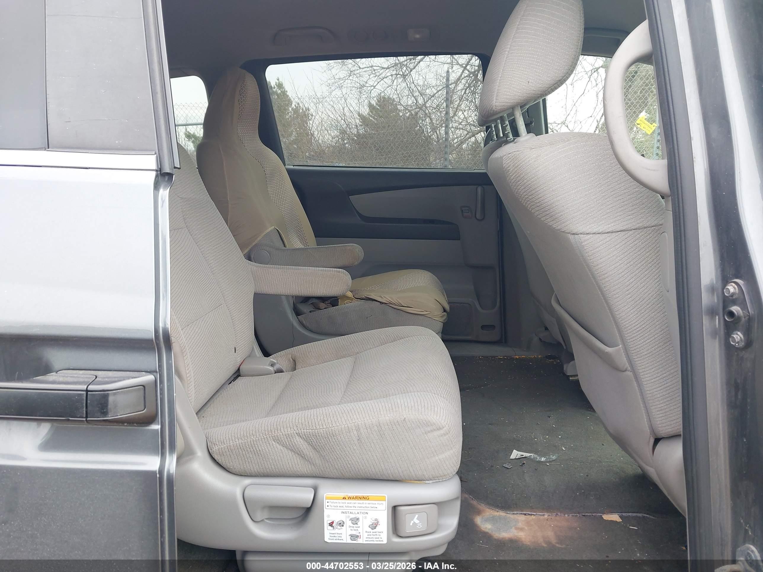 2012 Honda Odyssey Lx Gray vin: 5FNRL5H23CB019827