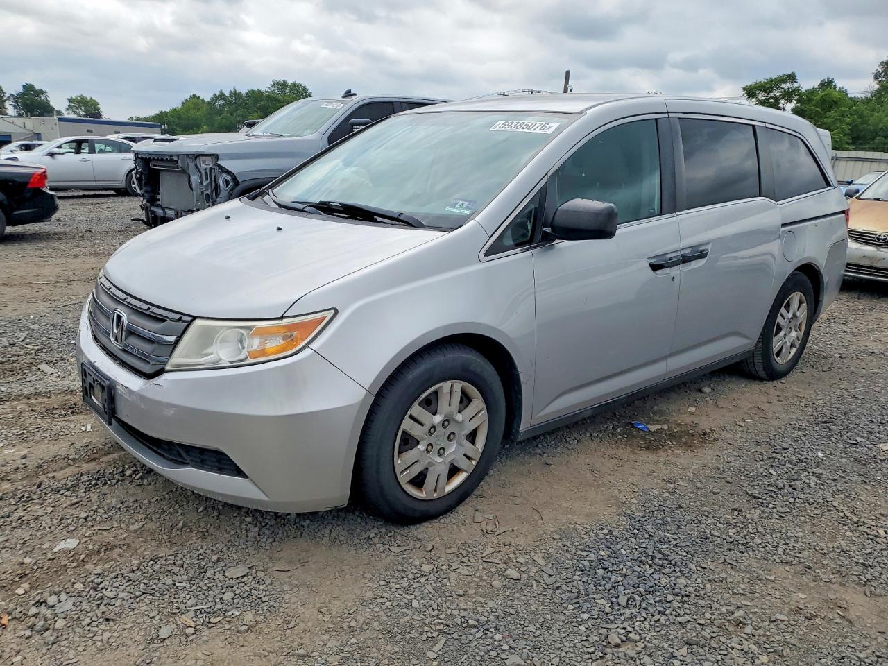 2013 Honda Odyssey Lx Silver vin: 5FNRL5H23DB086509