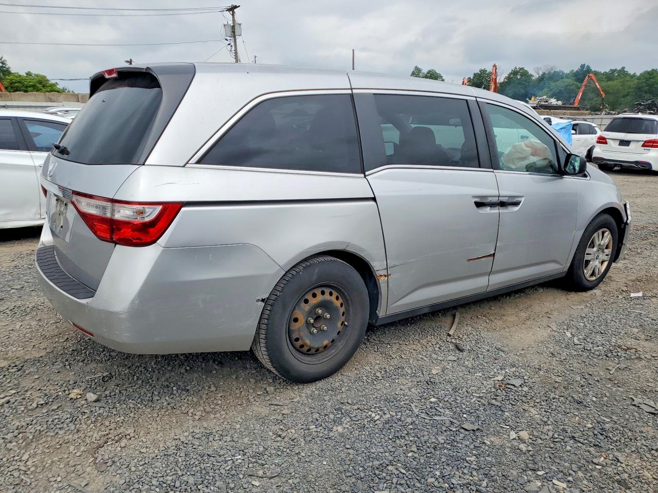 2013 Honda Odyssey Lx Silver vin: 5FNRL5H23DB086509
